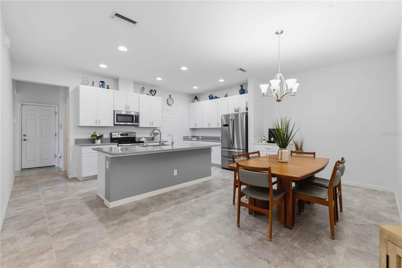 8512 CACHE DR — photo 13