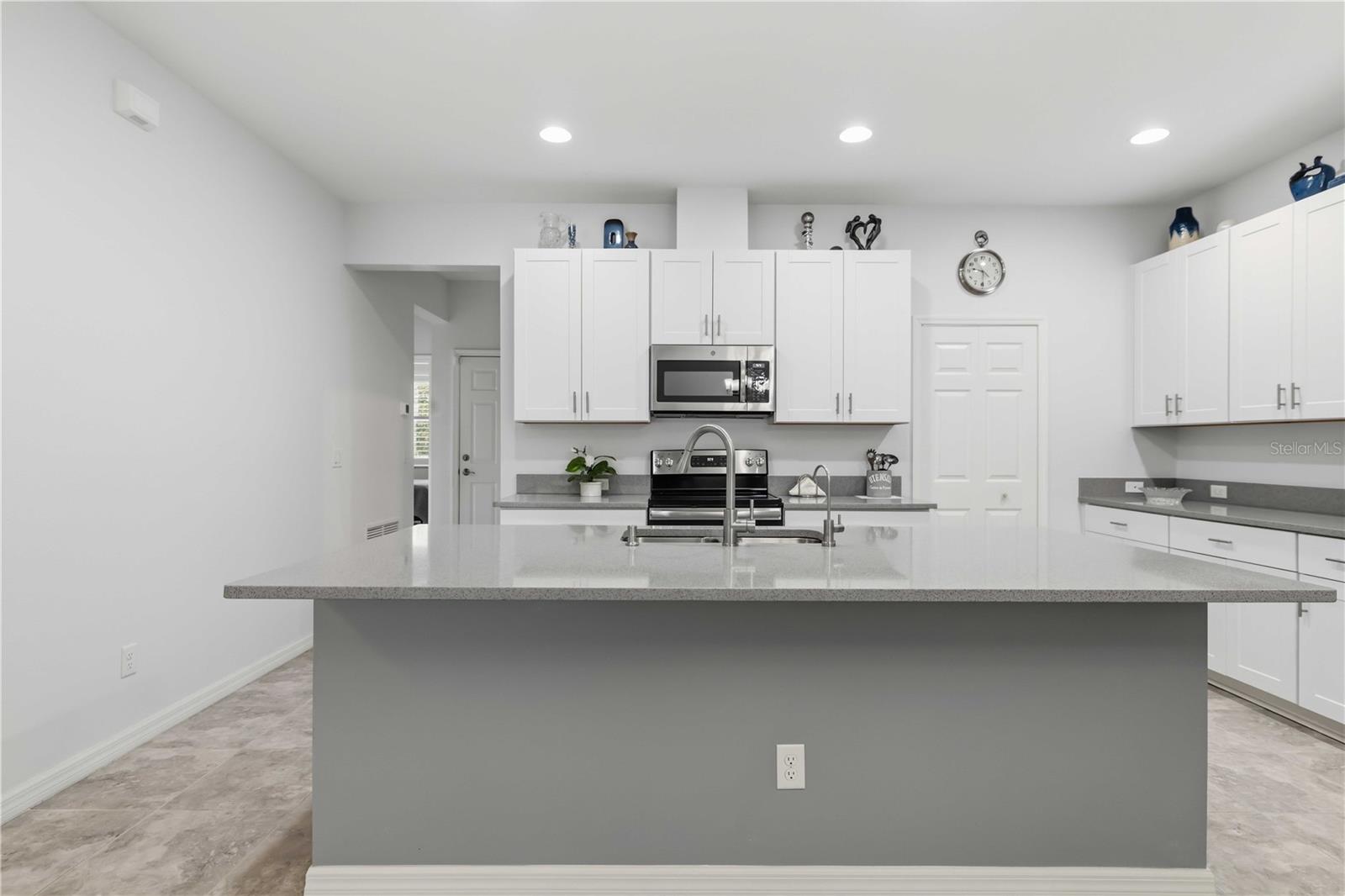 8512 CACHE DR — photo 25