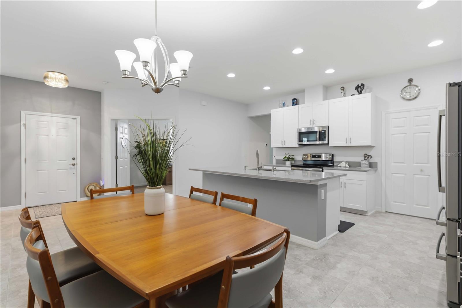 8512 CACHE DR — photo 17