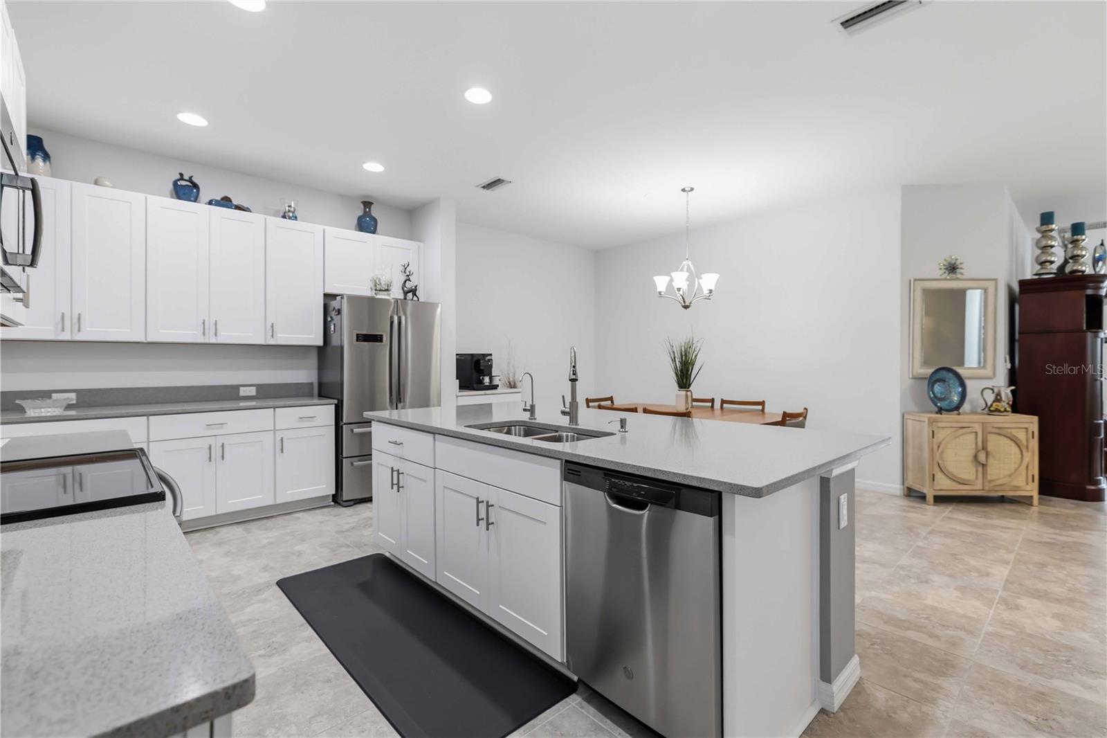 8512 CACHE DR — photo 21