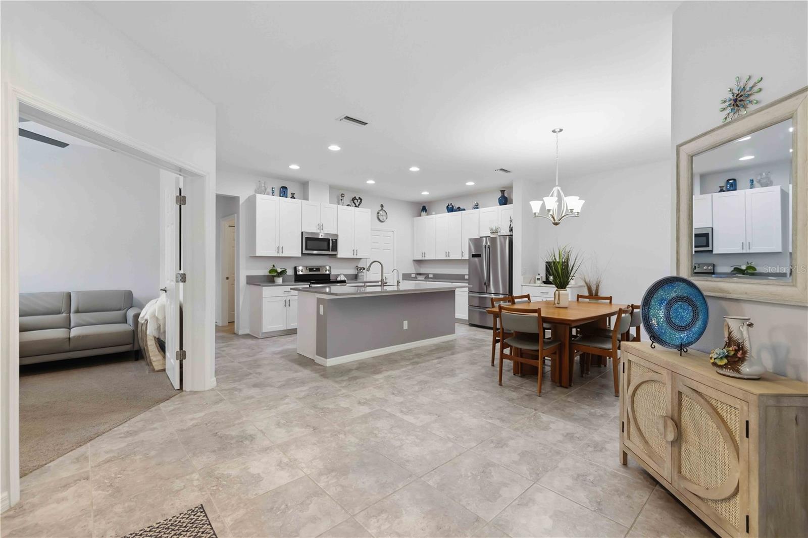 8512 CACHE DR — photo 12