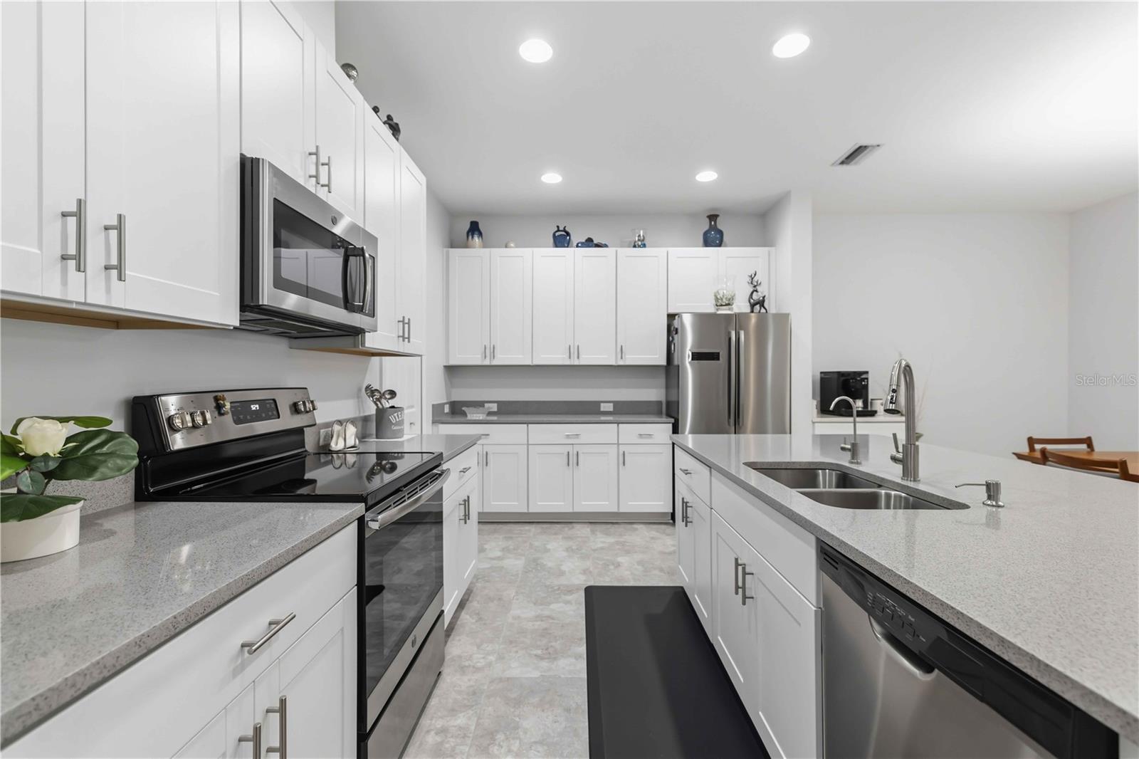 8512 CACHE DR — photo 22