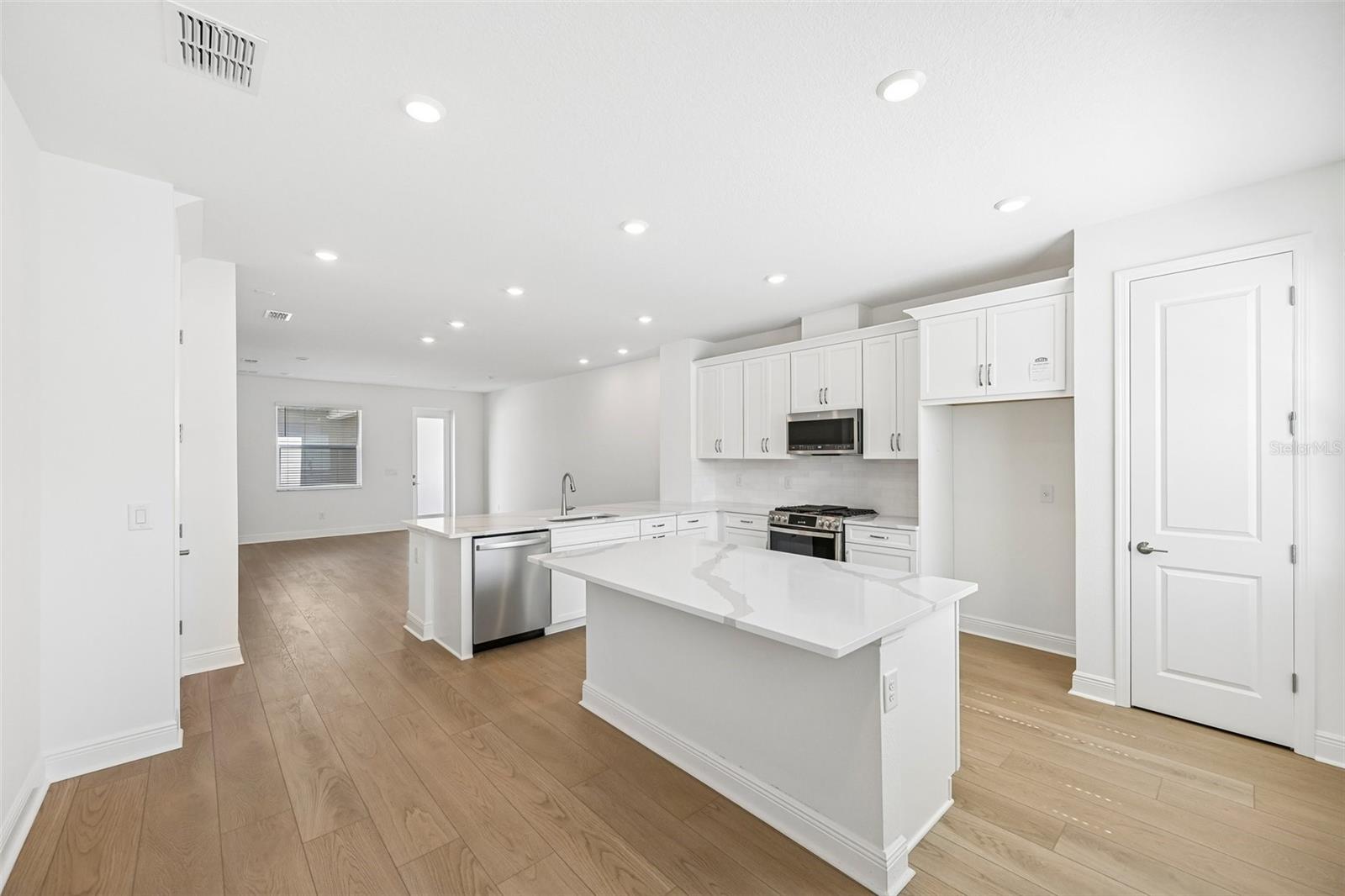 4458 SUNSET GARDEN ST — photo 6