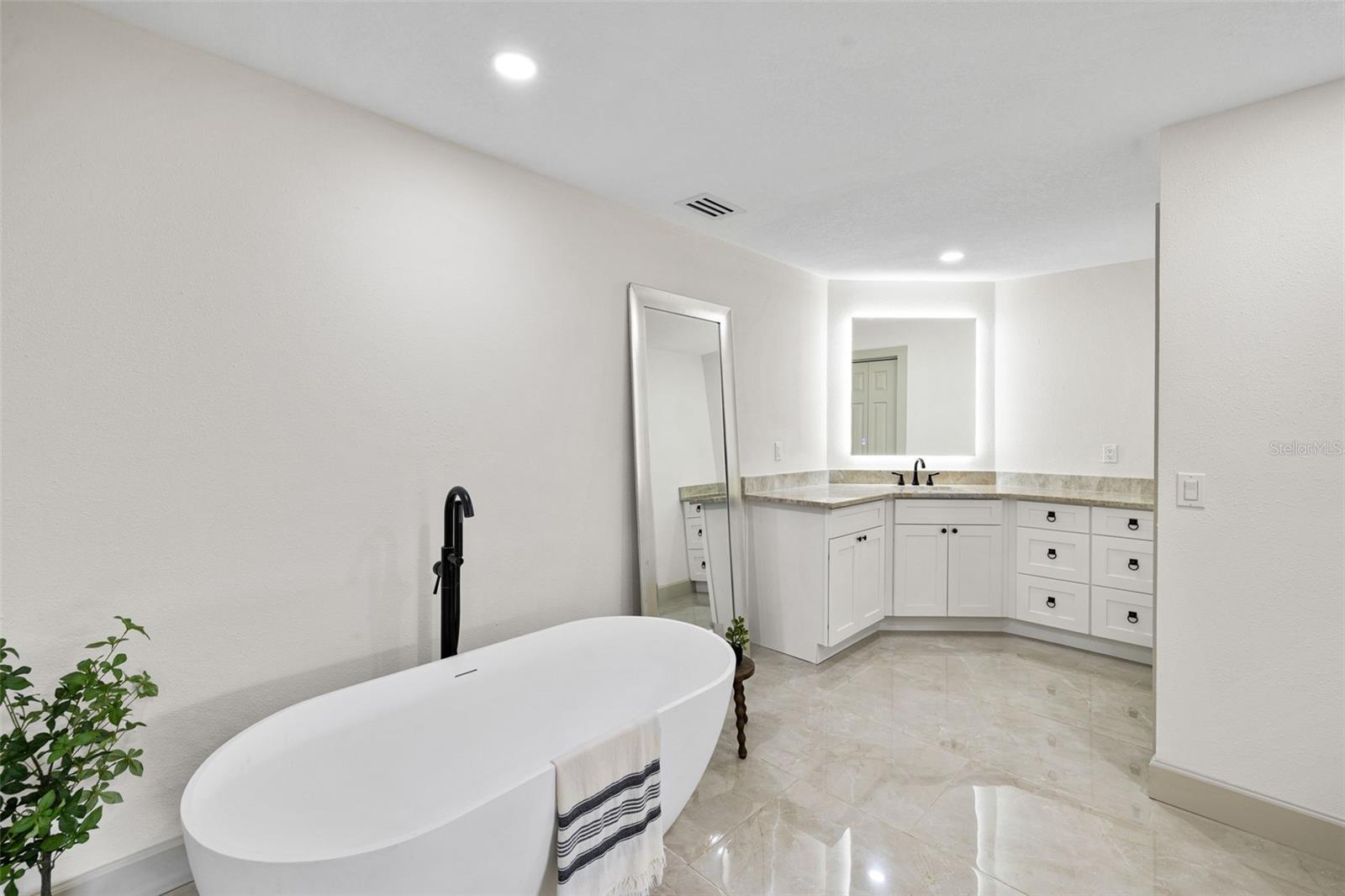 7351 IGUANA DR — photo 37
