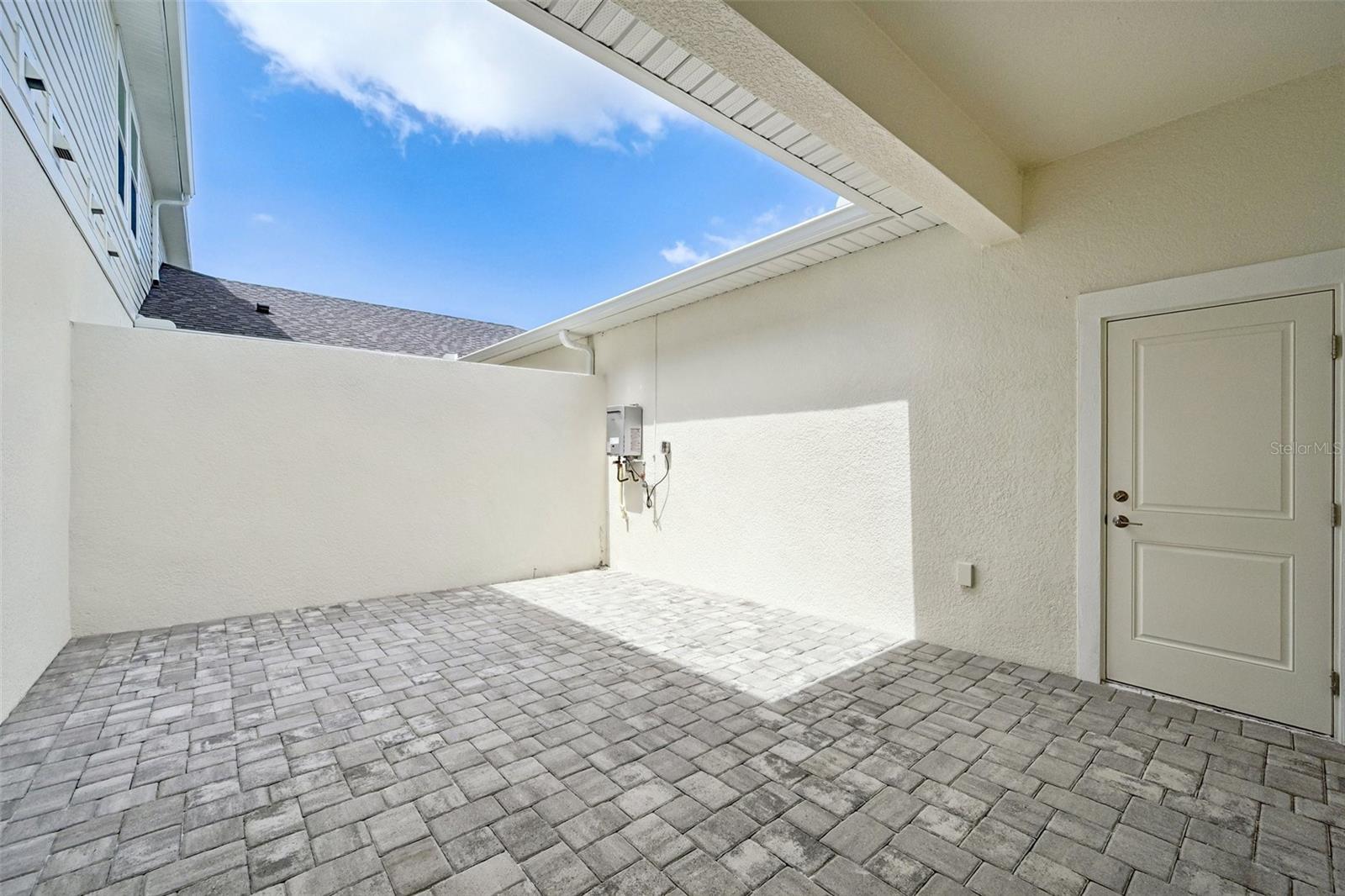 4442 SUNSET GARDEN ST — photo 2
