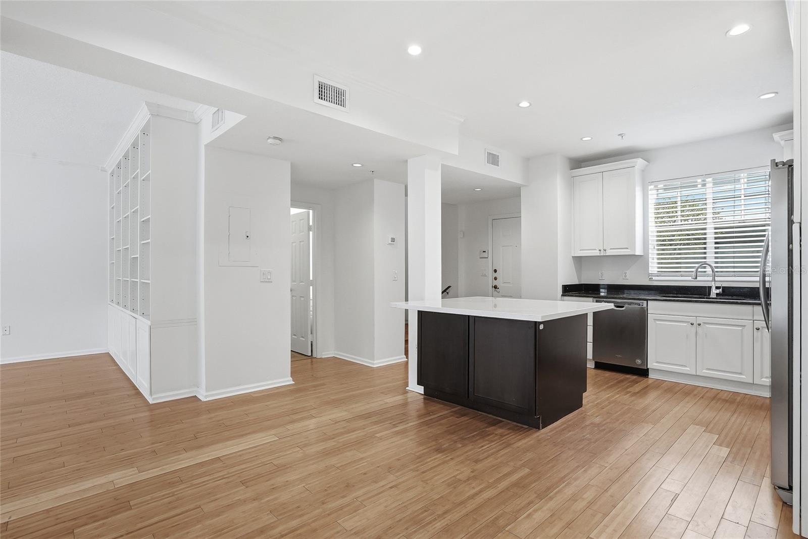 809 S OREGON AVE #B — photo 4