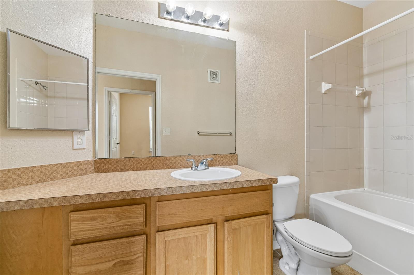 10203 COURTNEY PALMS BLVD #103 — photo 29