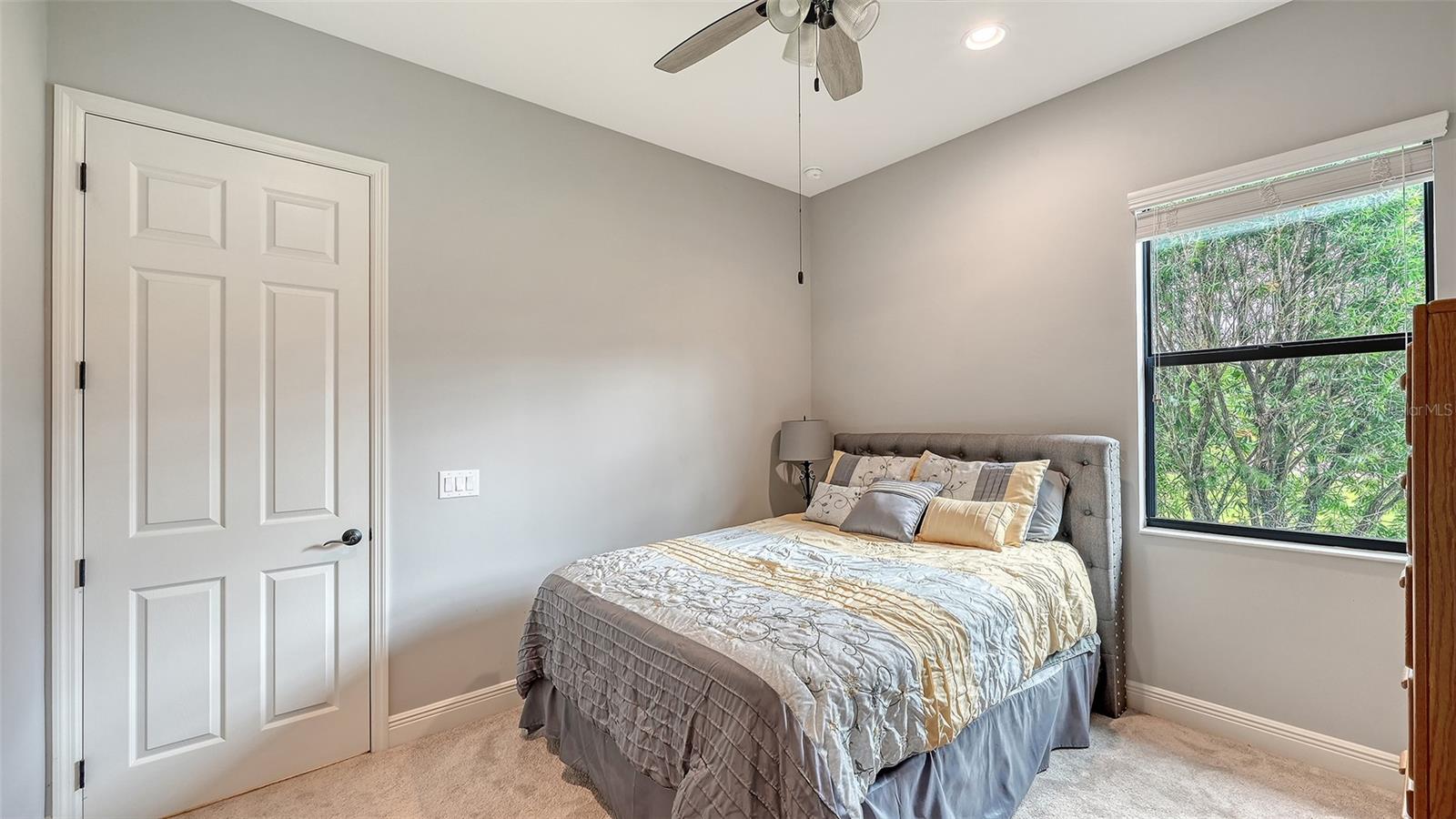 8215 LARKSPUR CIR — photo 27