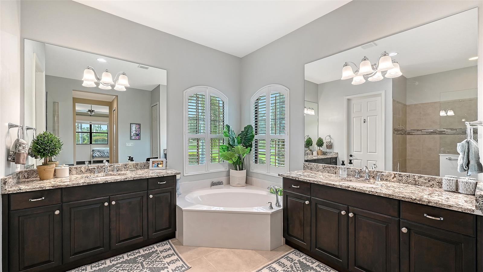 8215 LARKSPUR CIR — photo 24
