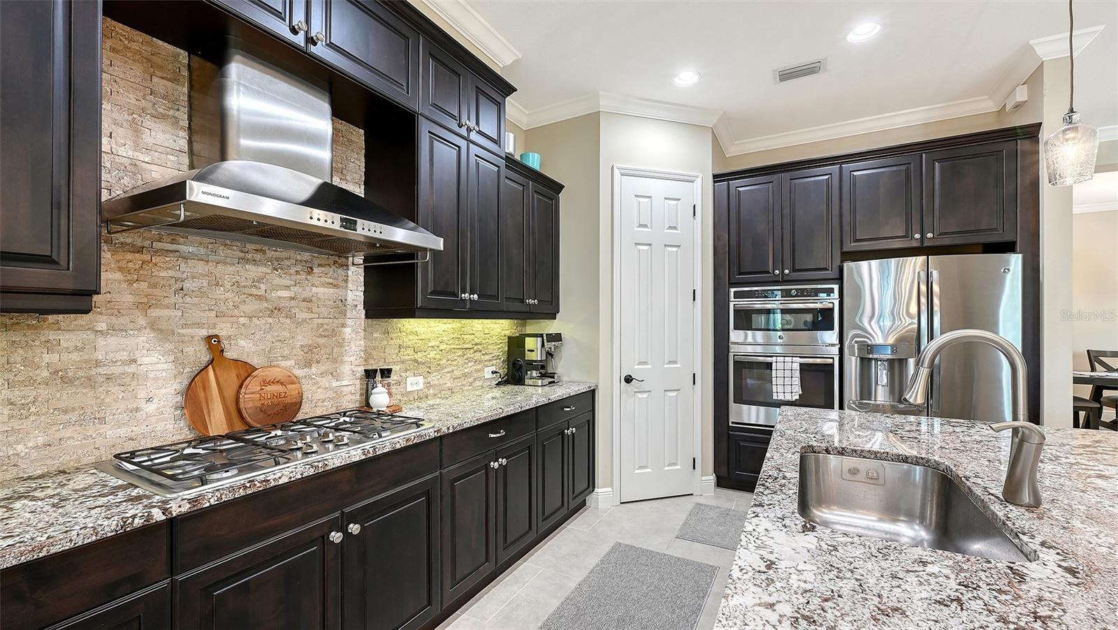 8215 LARKSPUR CIR — photo 11
