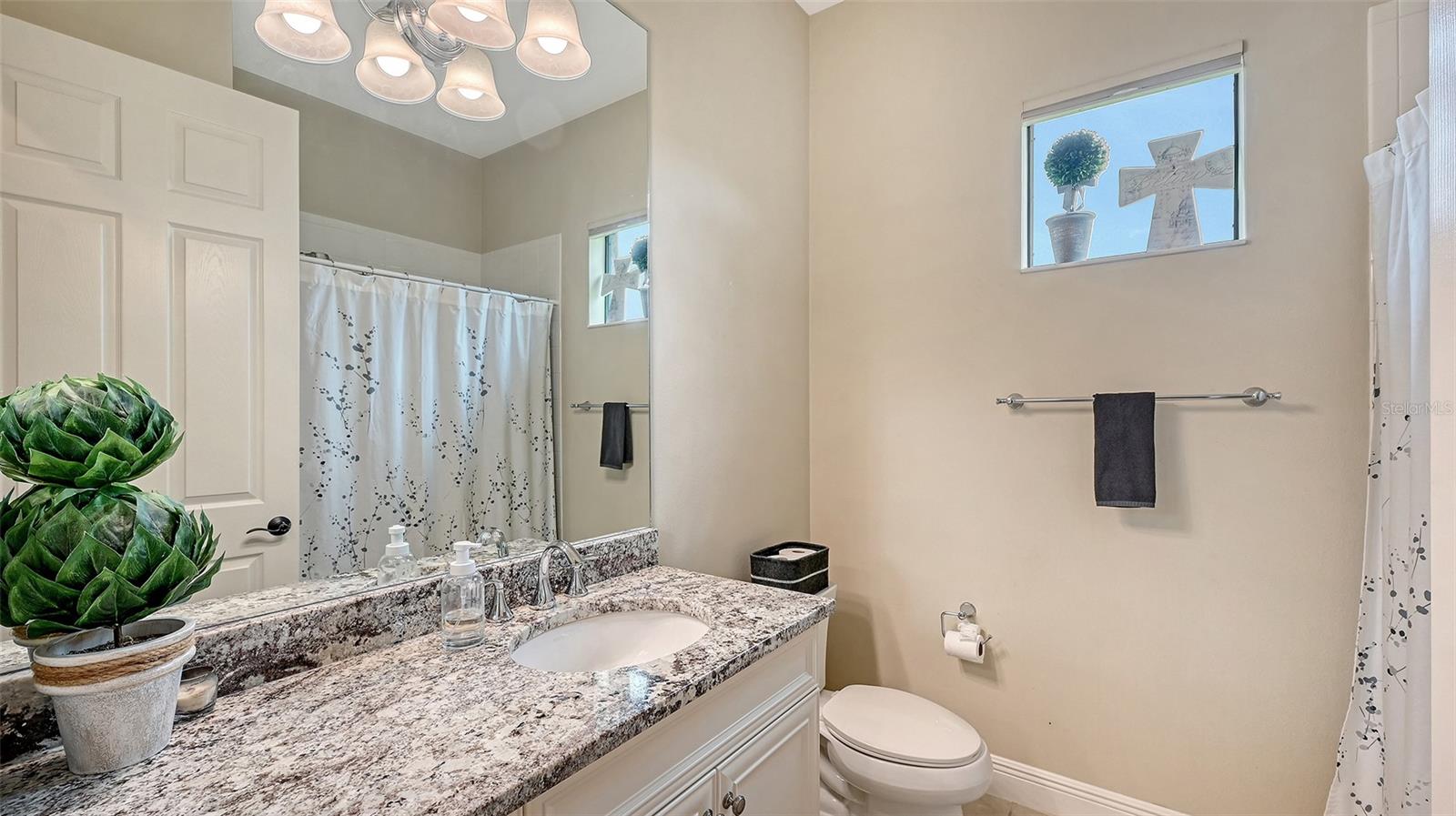 8215 LARKSPUR CIR — photo 29