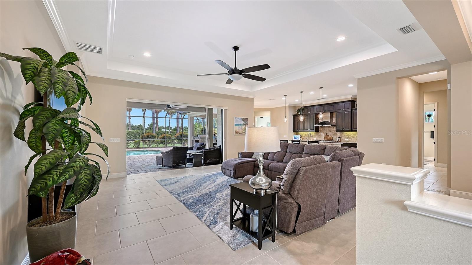 8215 LARKSPUR CIR — photo 4