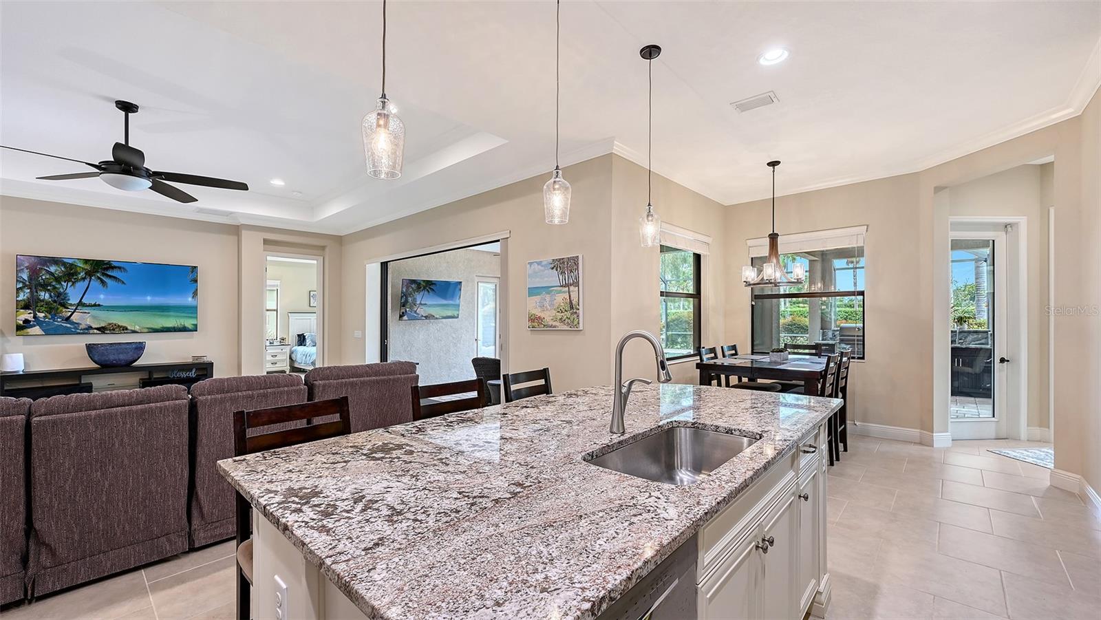 8215 LARKSPUR CIR — photo 9