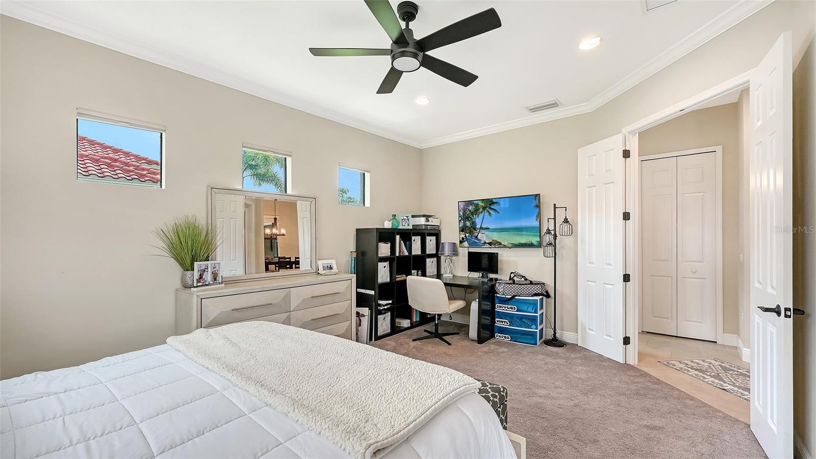 8215 LARKSPUR CIR — photo 34