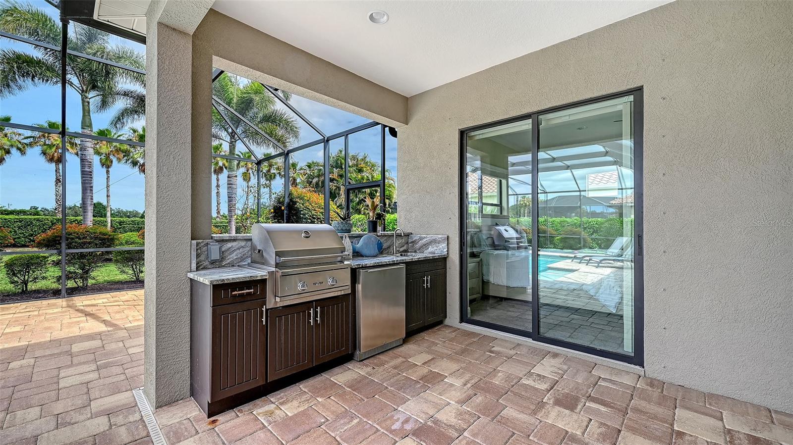 8215 LARKSPUR CIR — photo 41
