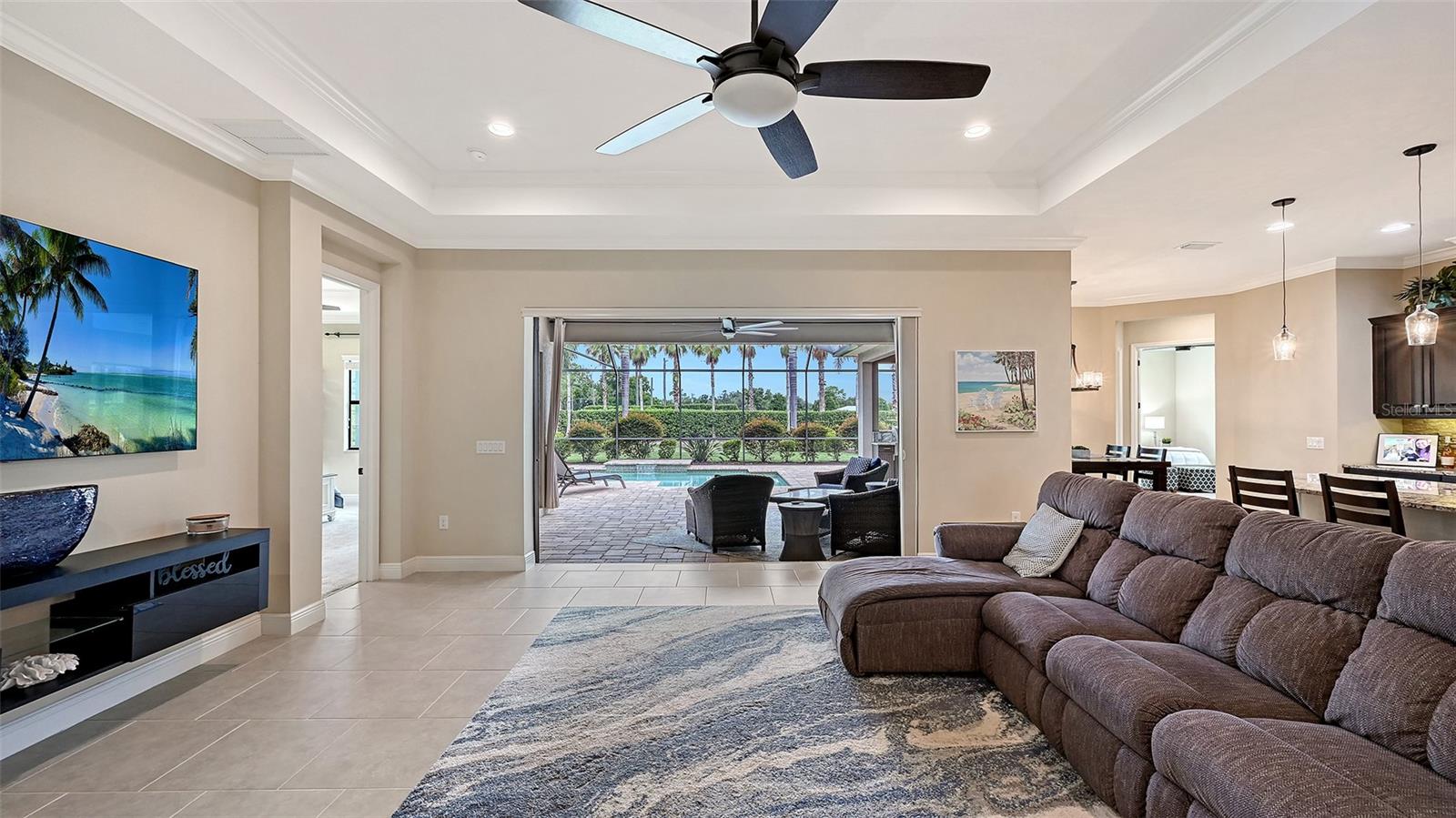 8215 LARKSPUR CIR — photo 16