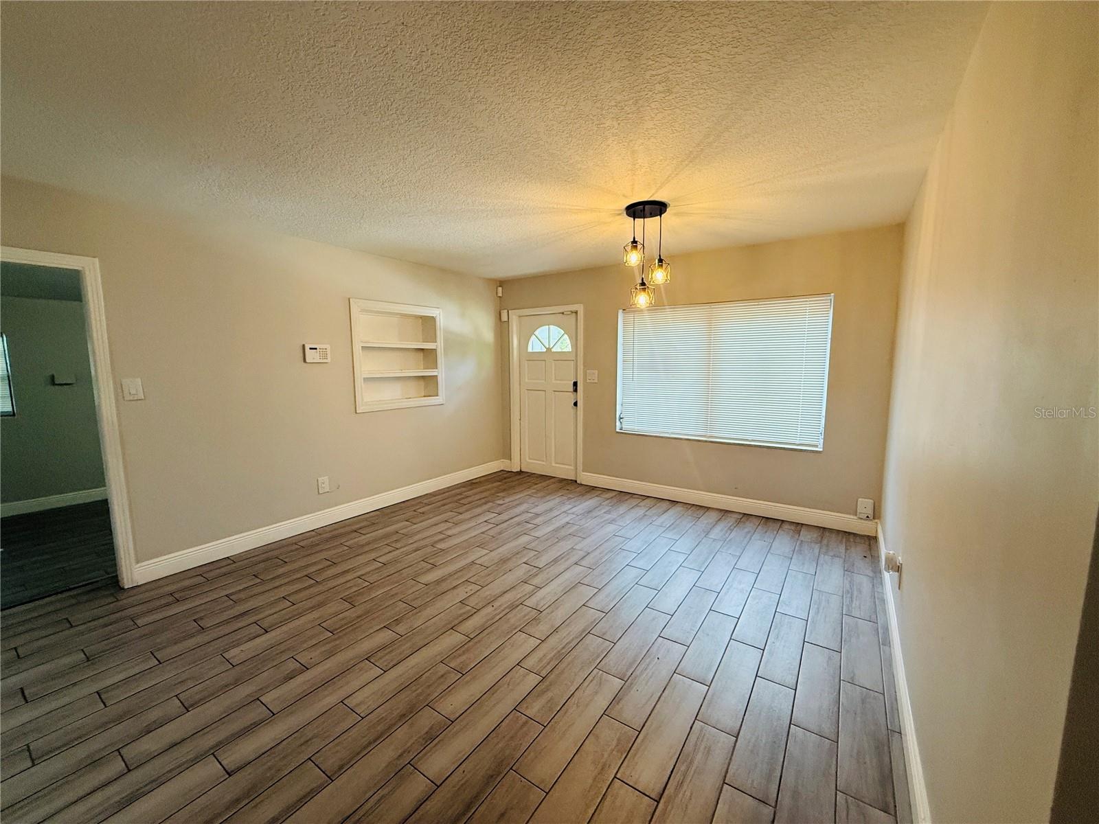 4203 E YUKON ST — photo 2
