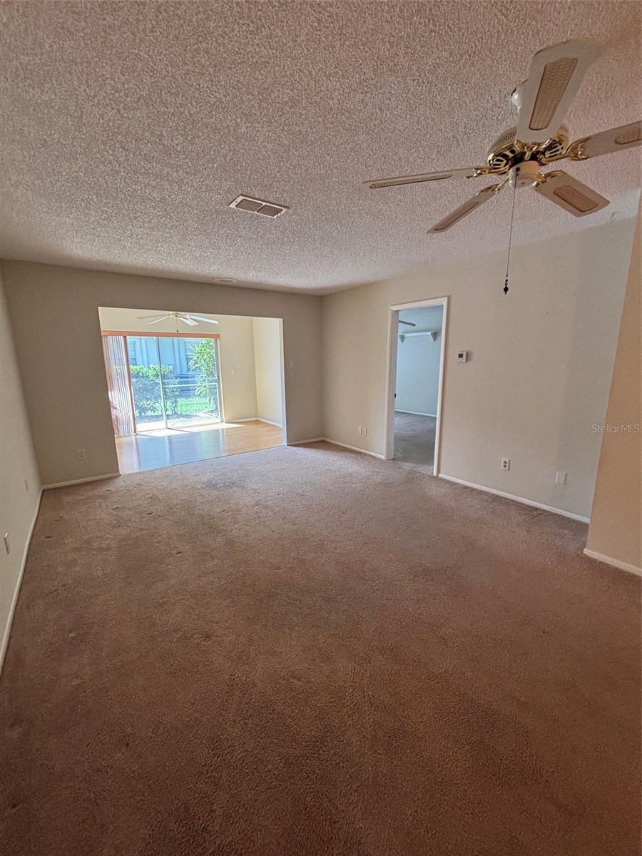 1059 DUNROBIN DR #B — photo 13