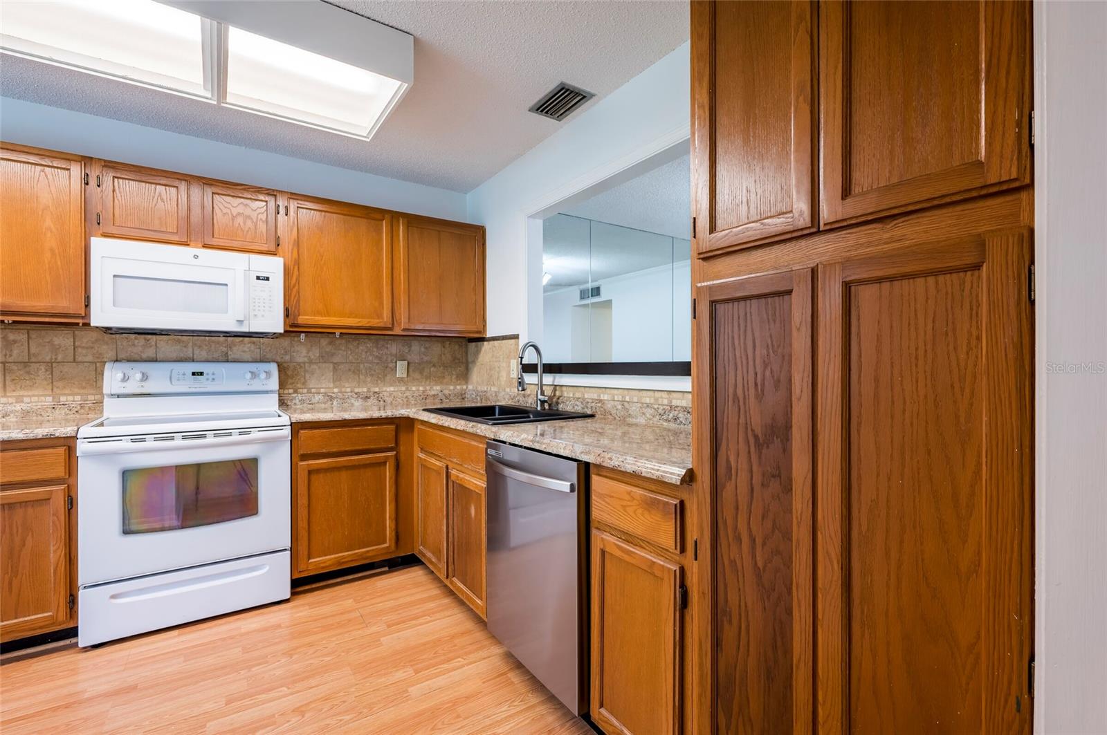 3164 VALLEY OAKS DR #3164 — photo 6