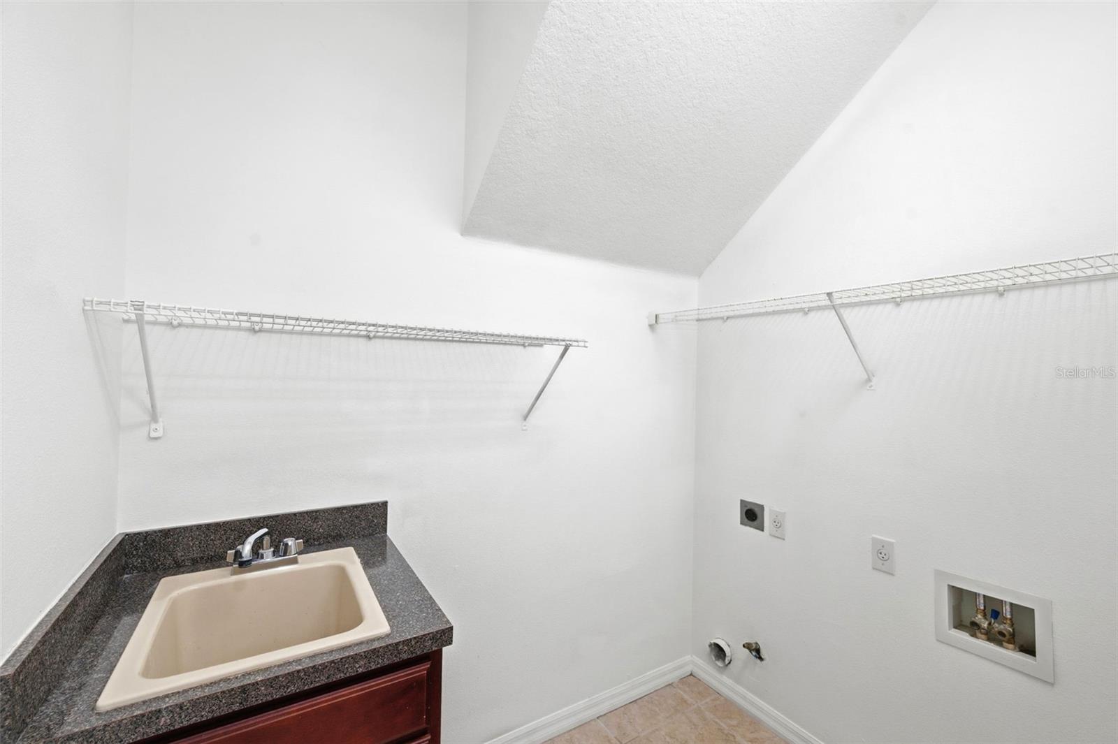 6611 CHICKADEE LN — photo 57