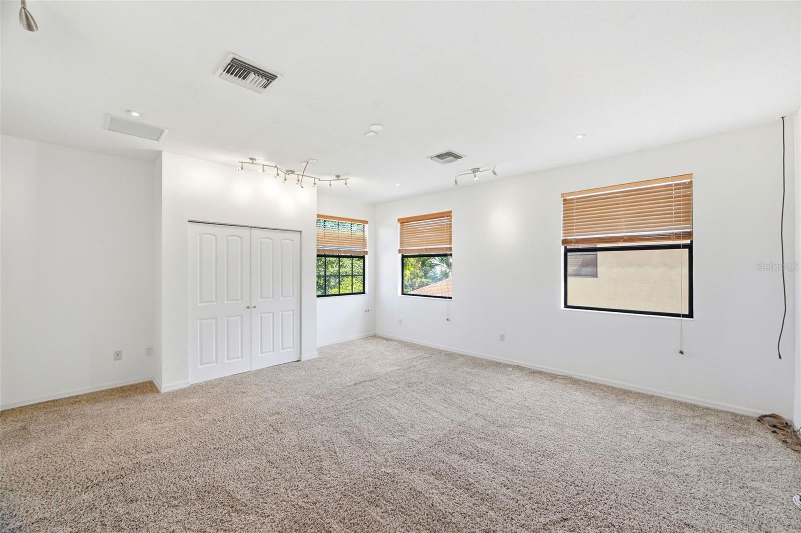 6611 CHICKADEE LN — photo 62