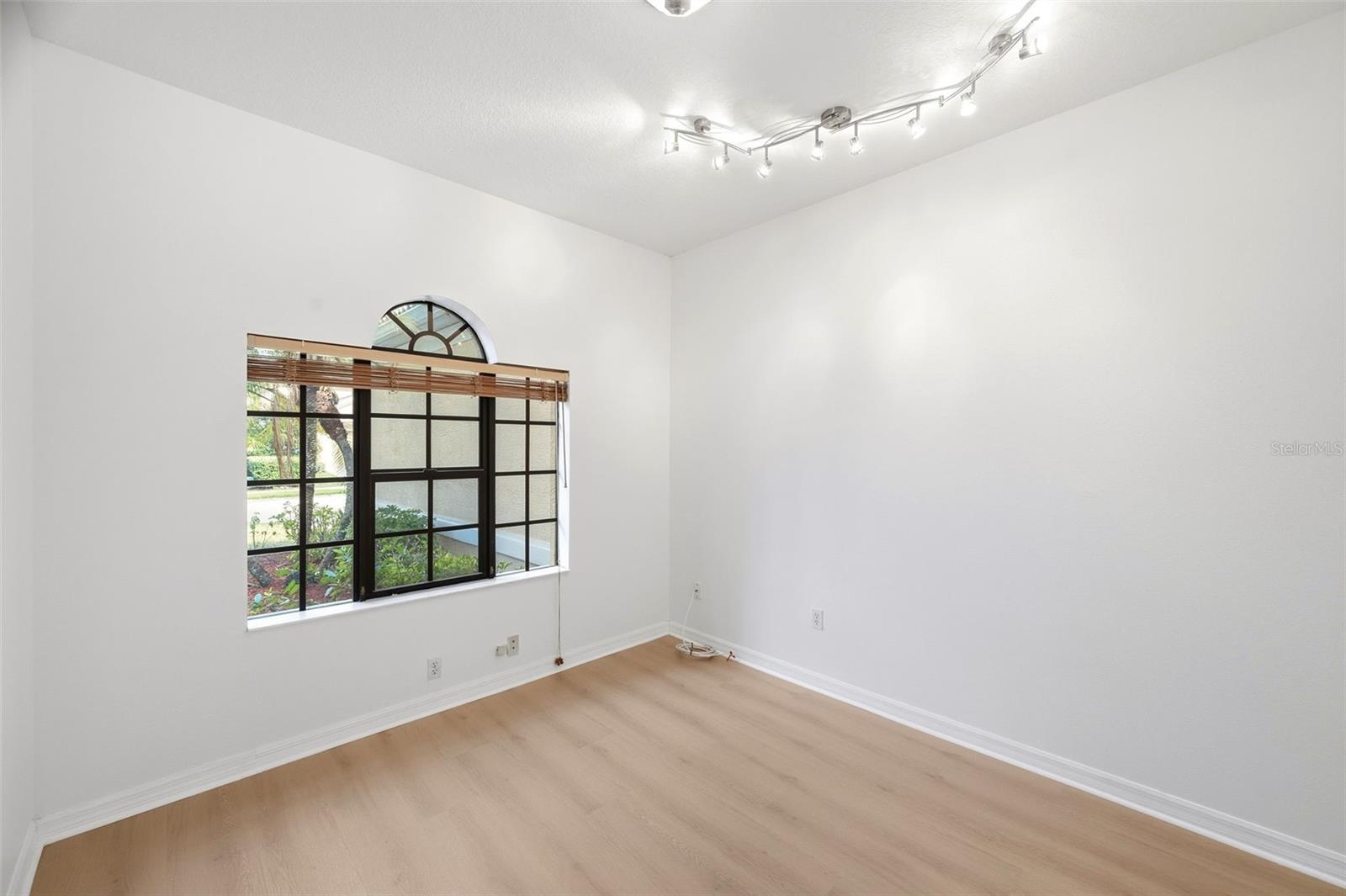 6611 CHICKADEE LN — photo 8