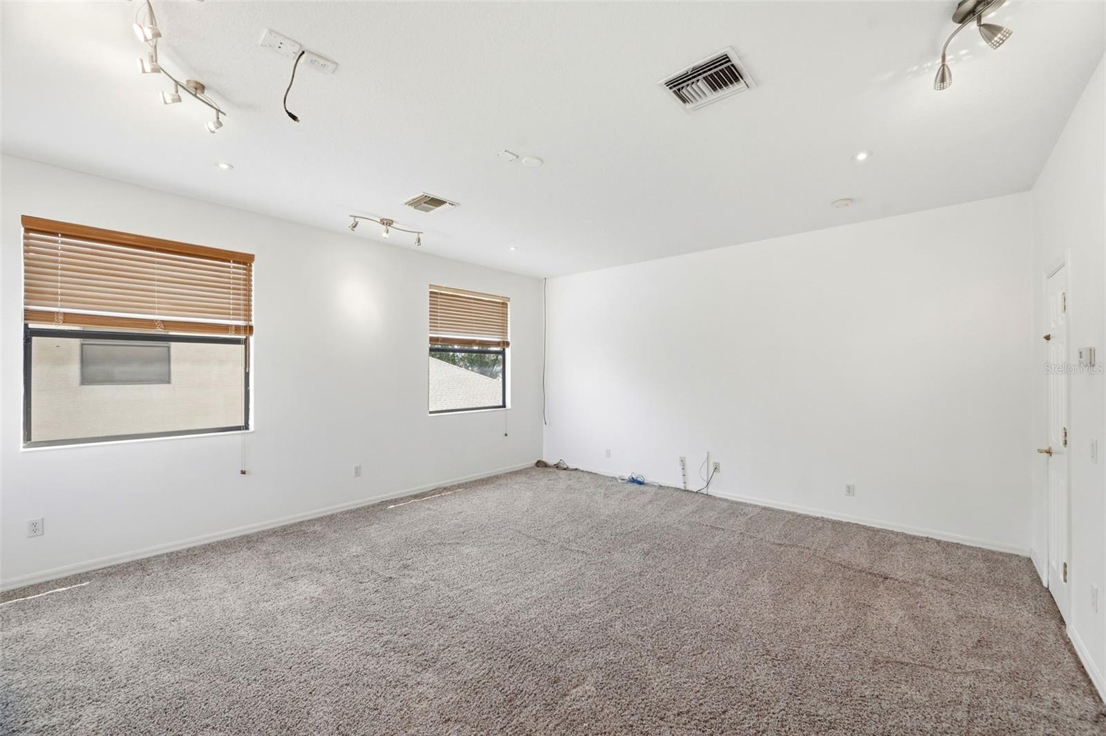 6611 CHICKADEE LN — photo 59