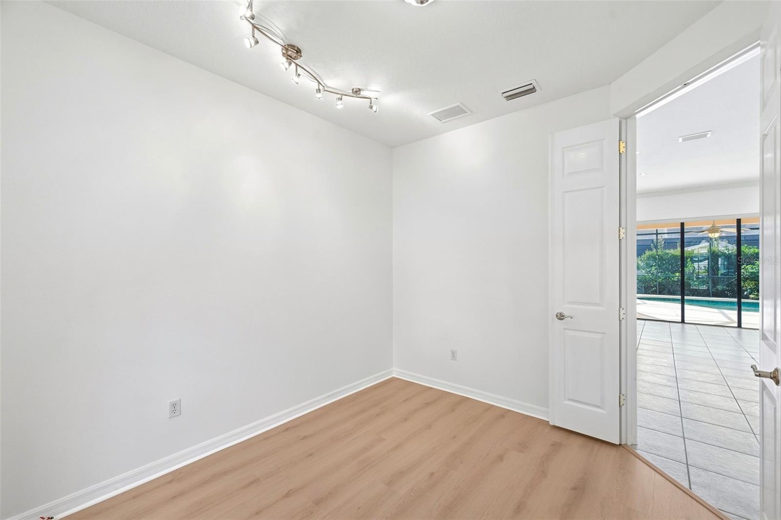 6611 CHICKADEE LN — photo 9
