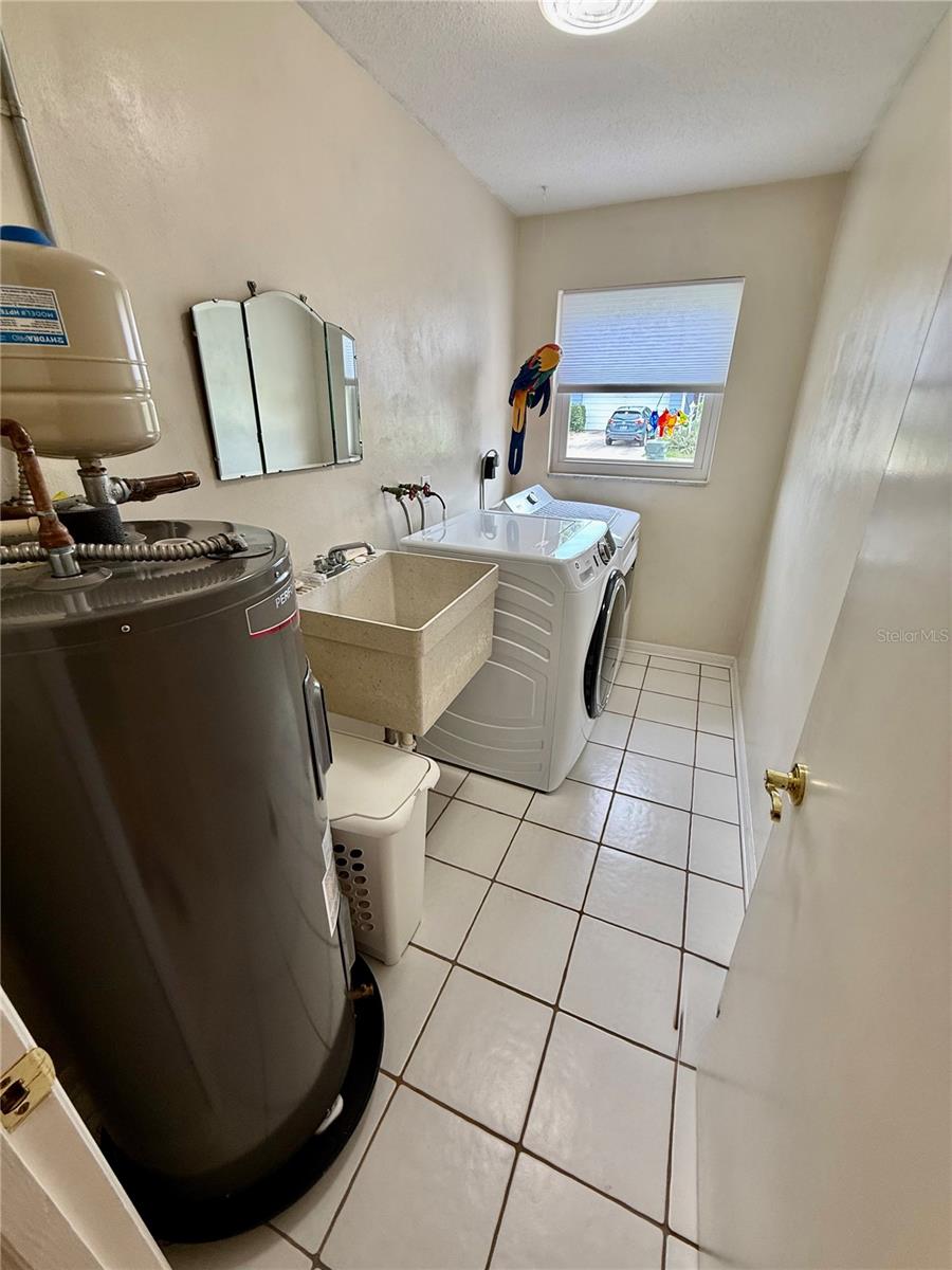 1853 PARADISE LN — photo 46