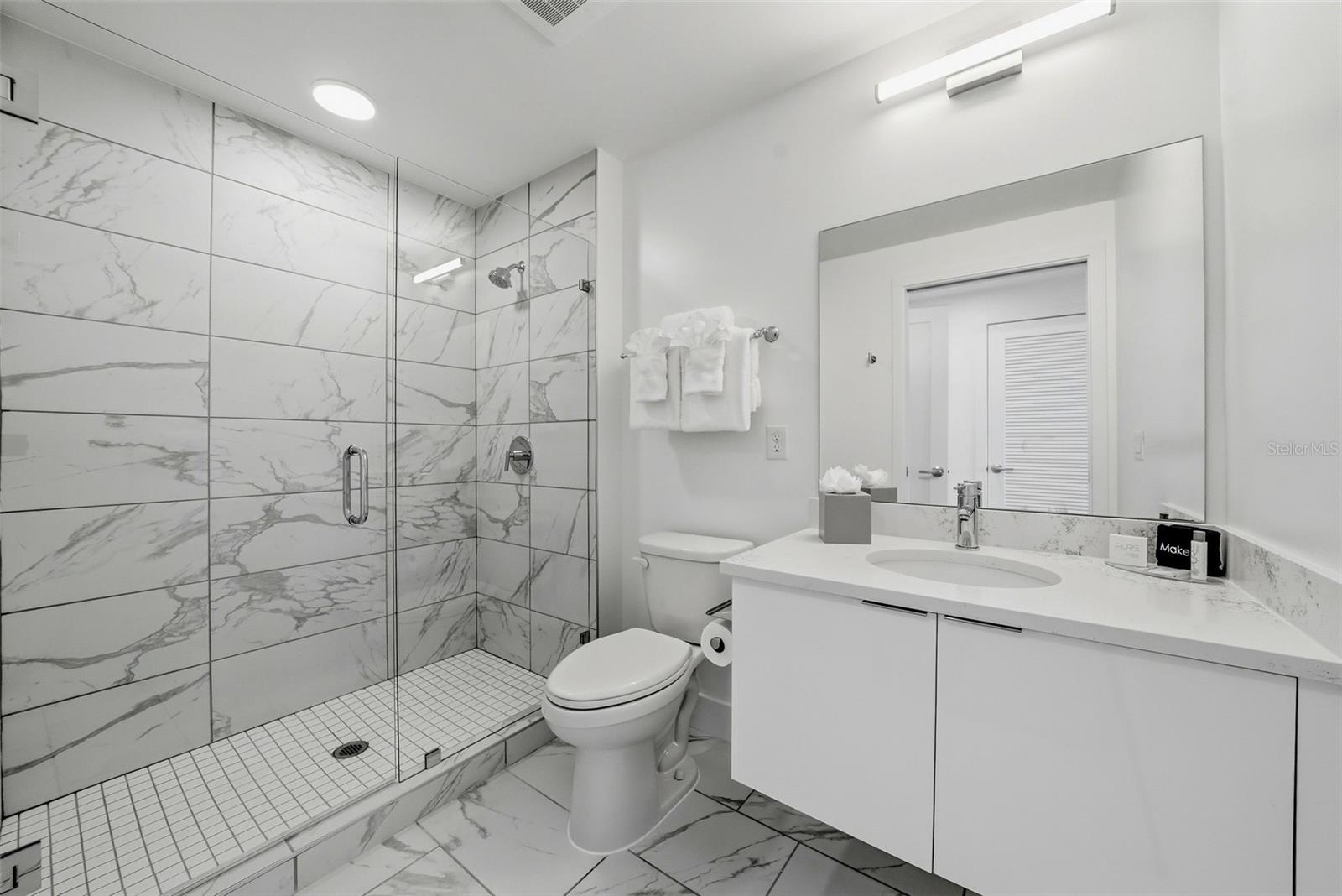 411 E SHORE DR #502 — photo 8