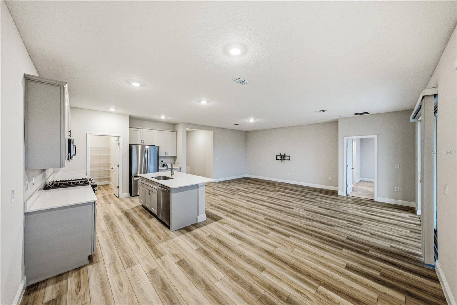 12253 CATTLESIDE DR — photo 37