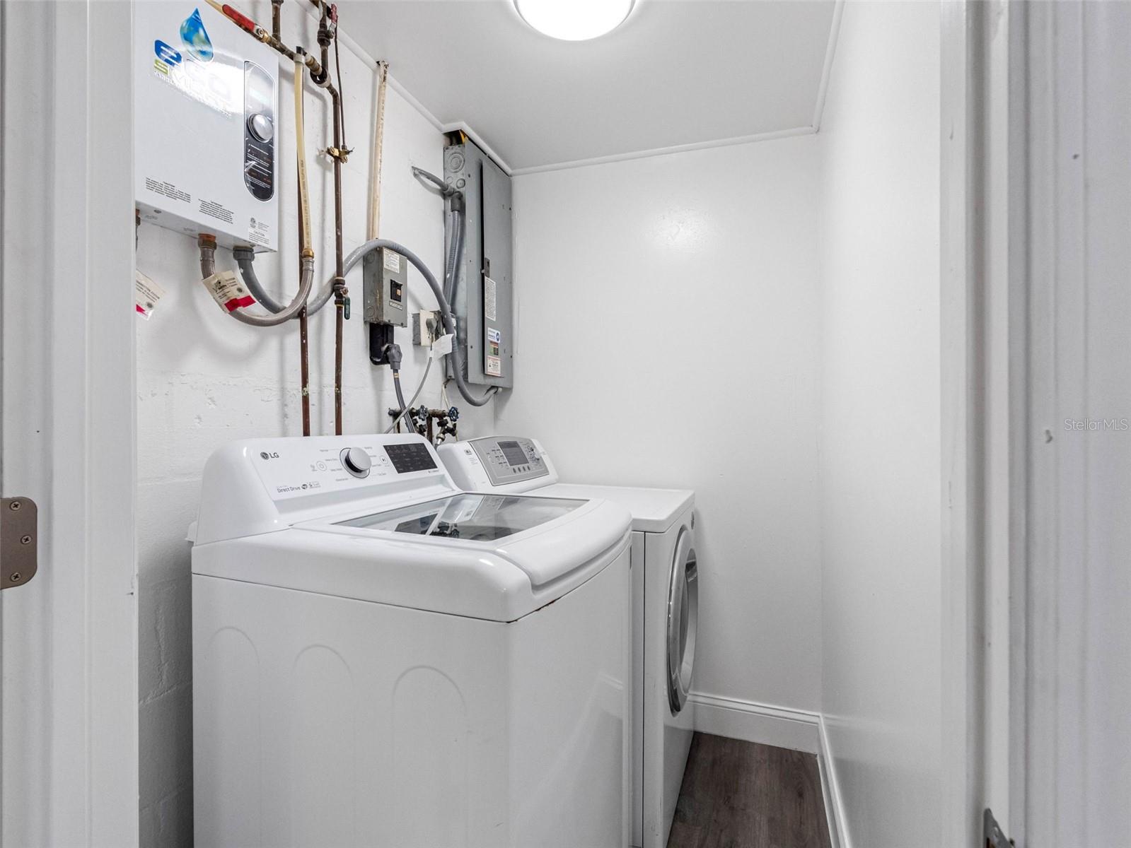 1036 VIKING DR — photo 17