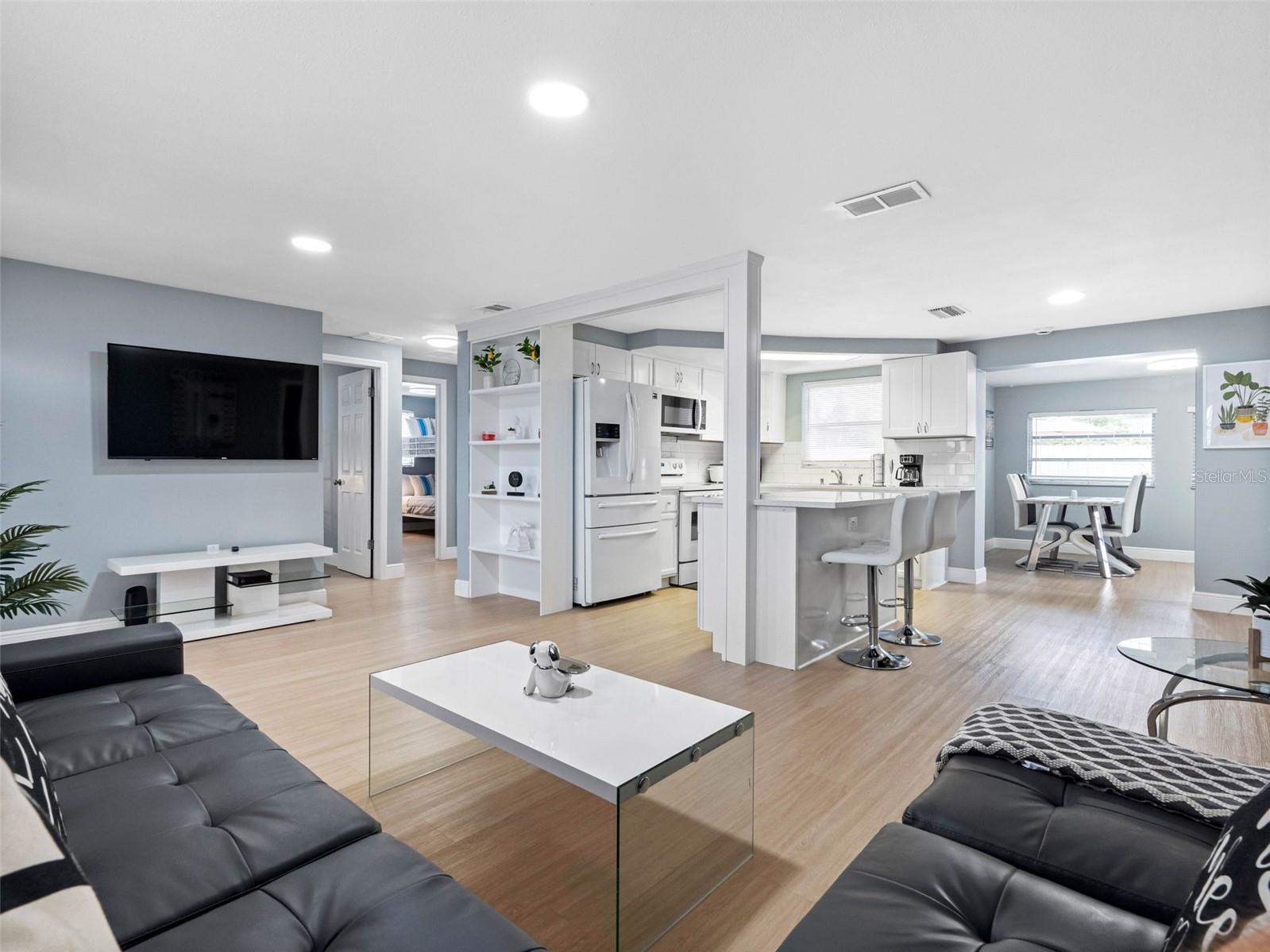 1036 VIKING DR — photo 4