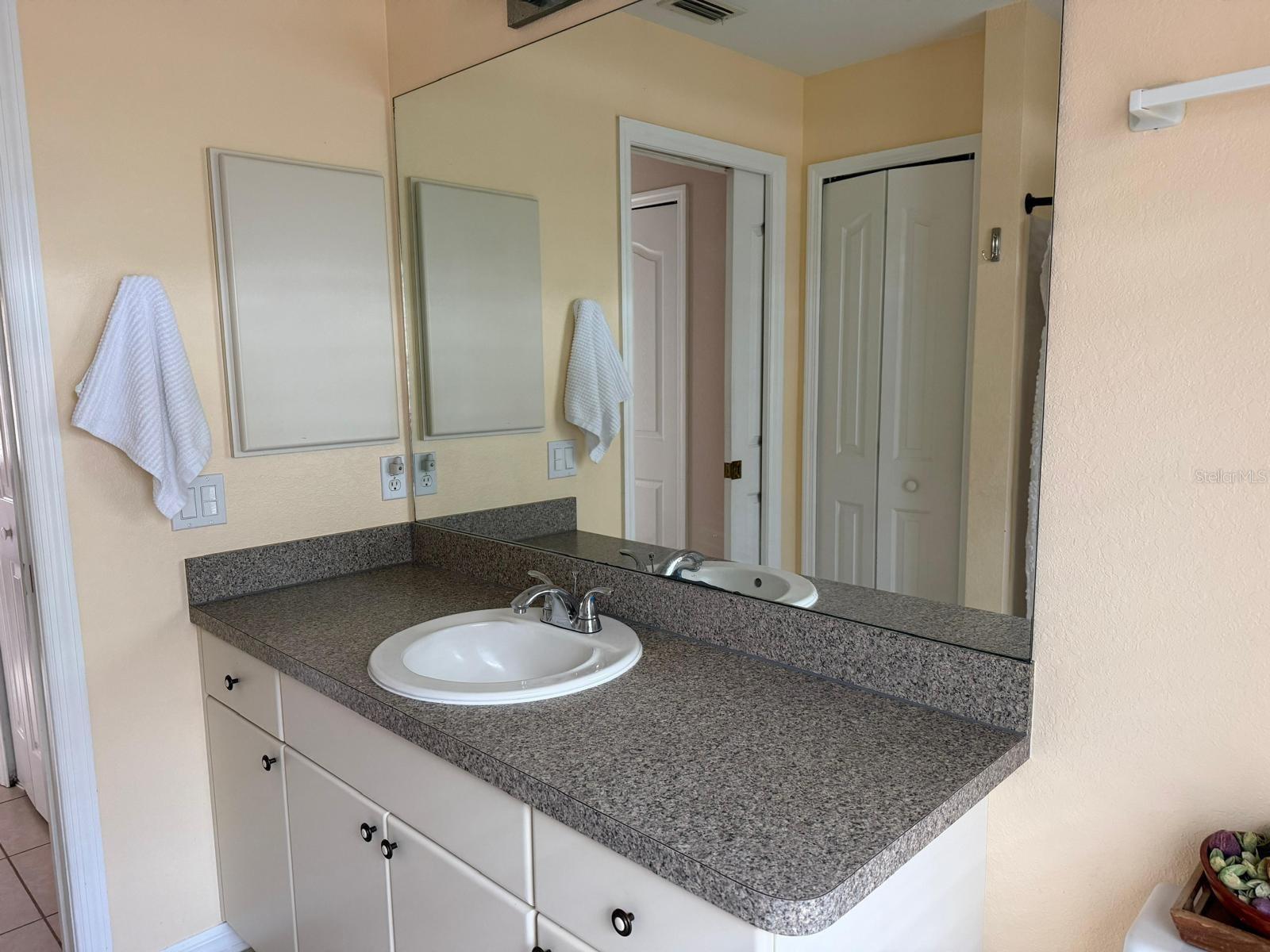 2204 SPARKLE LN — photo 32