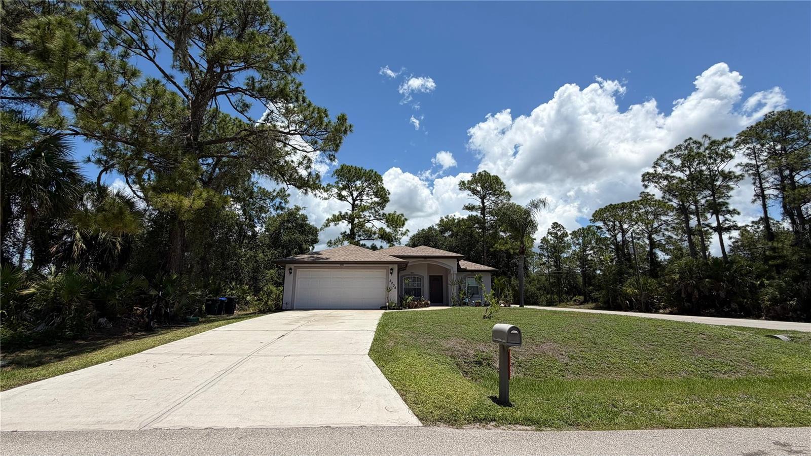 2204 SPARKLE LN — photo 4