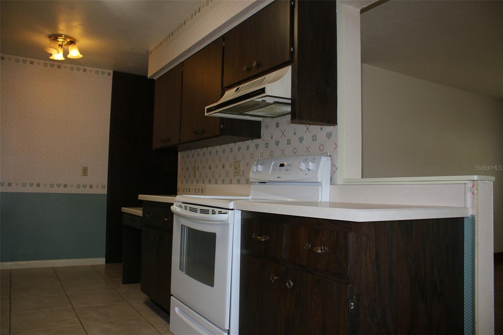 407 N POMPANO AVE — photo 7
