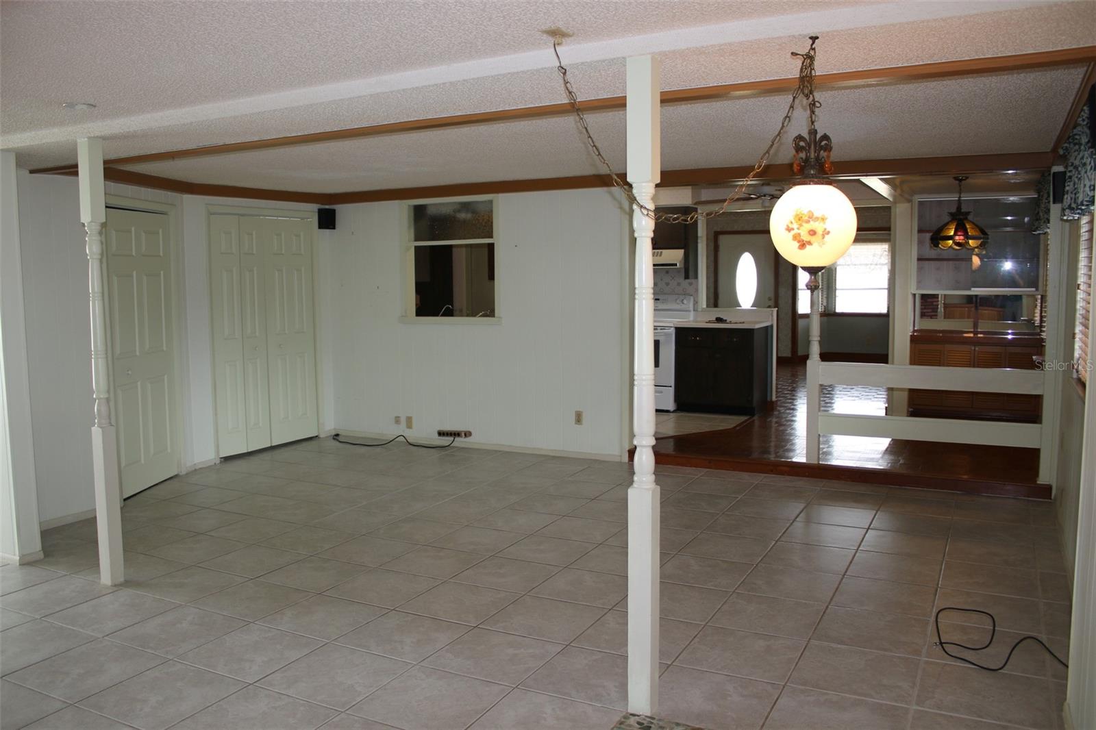 407 N POMPANO AVE — photo 3