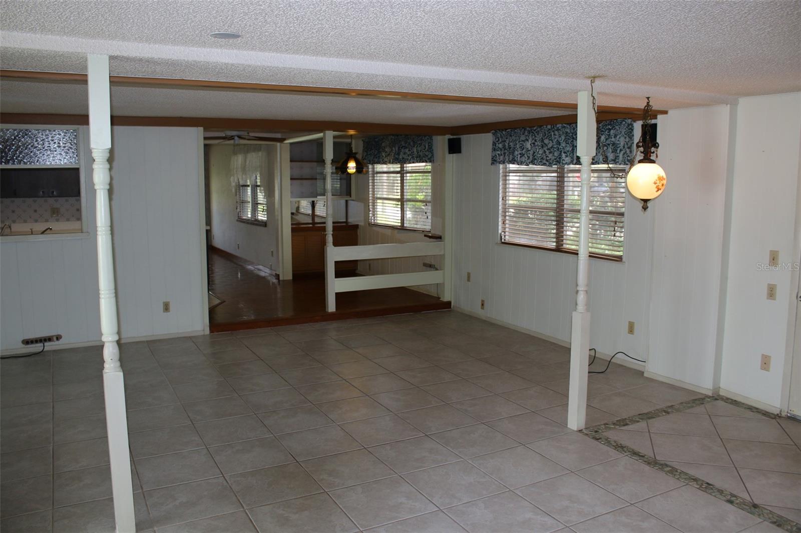 407 N POMPANO AVE — photo 6