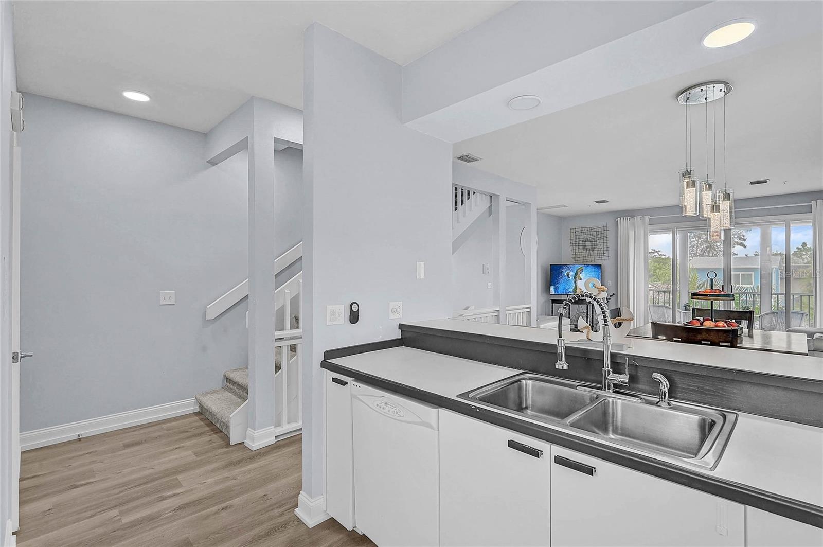 508 FOREST WAY — photo 16