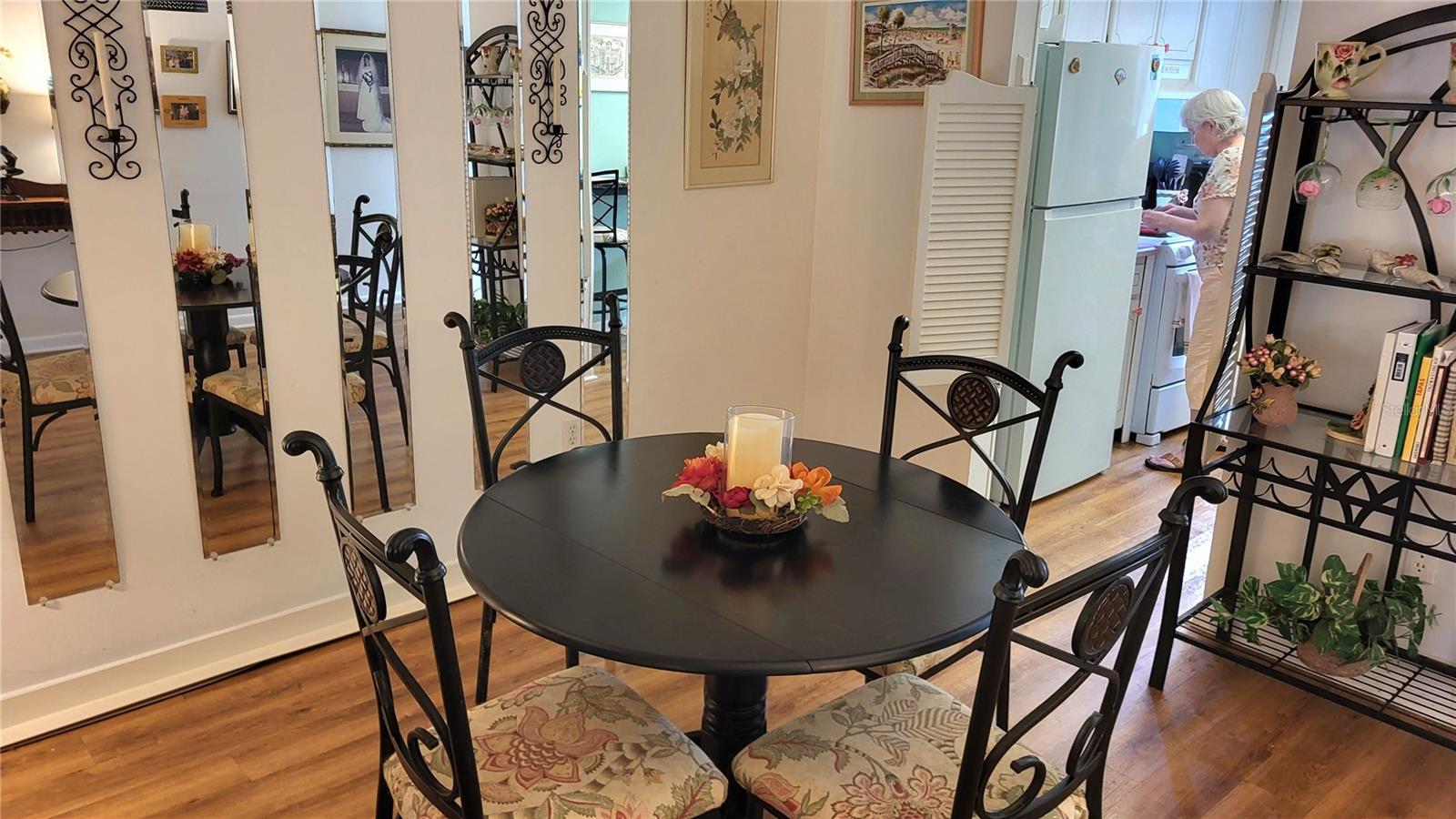 1421 NORMANDY PARK DR #4 — photo 4