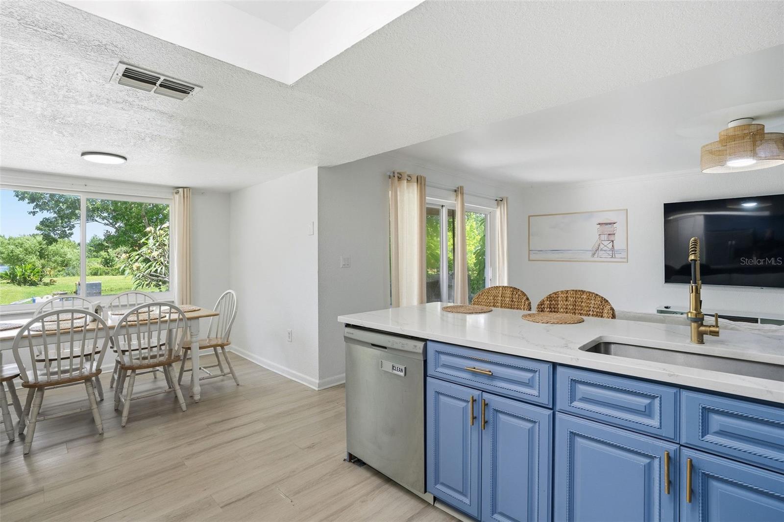 1130 WYATT ST — photo 3