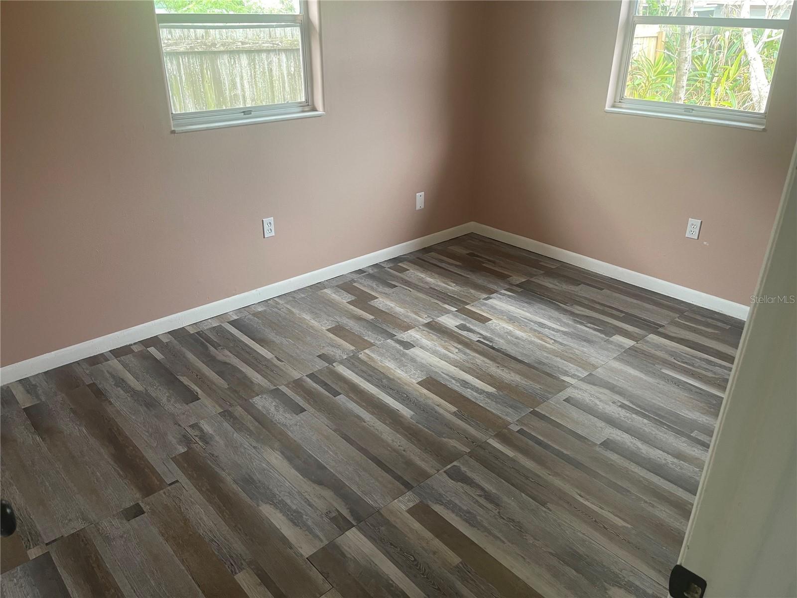 906 ESSEX RD — photo 10