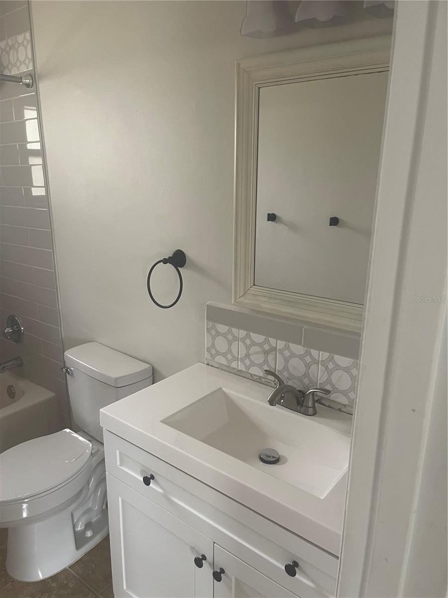 906 ESSEX RD — photo 13