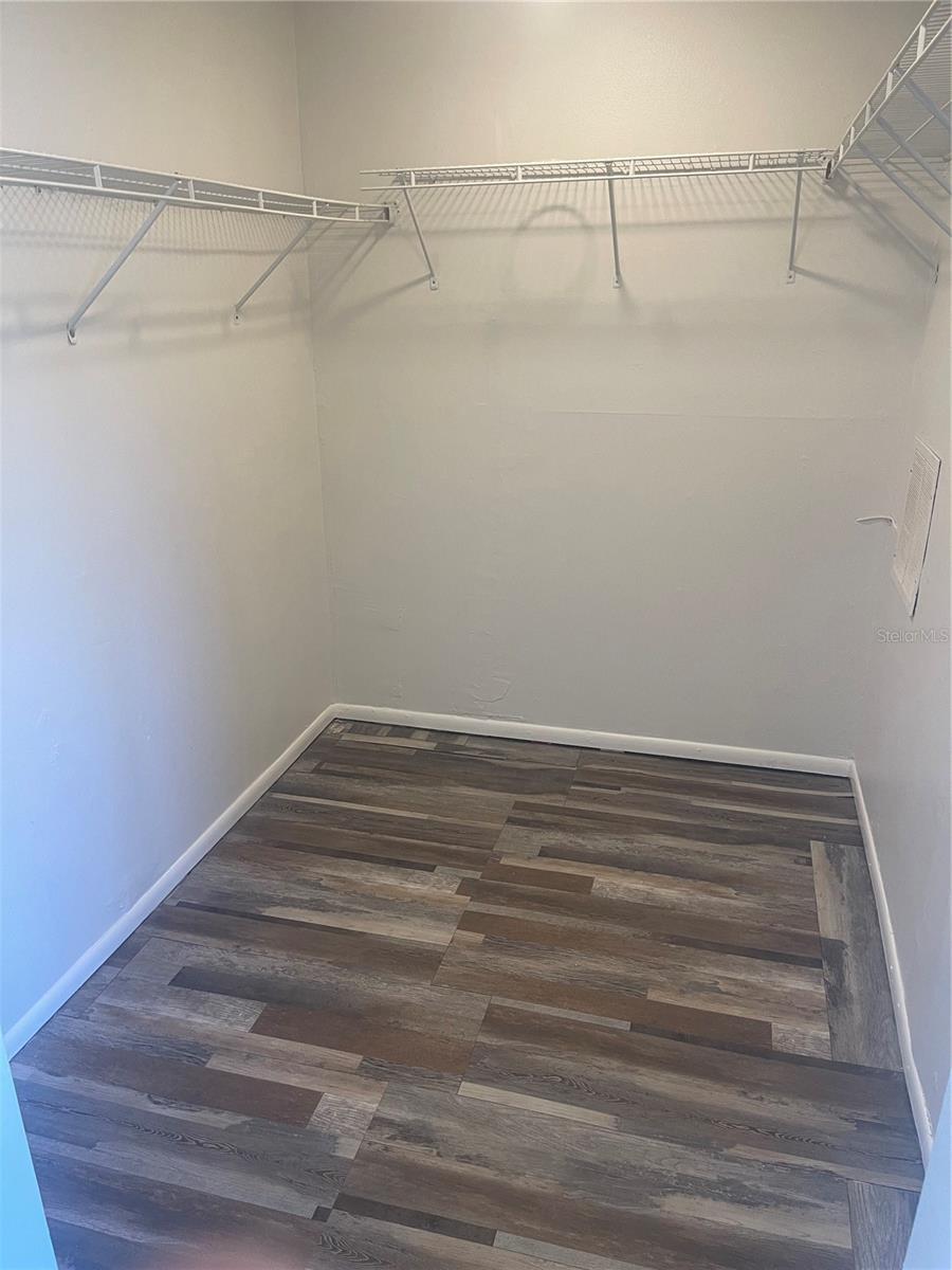 906 ESSEX RD — photo 12