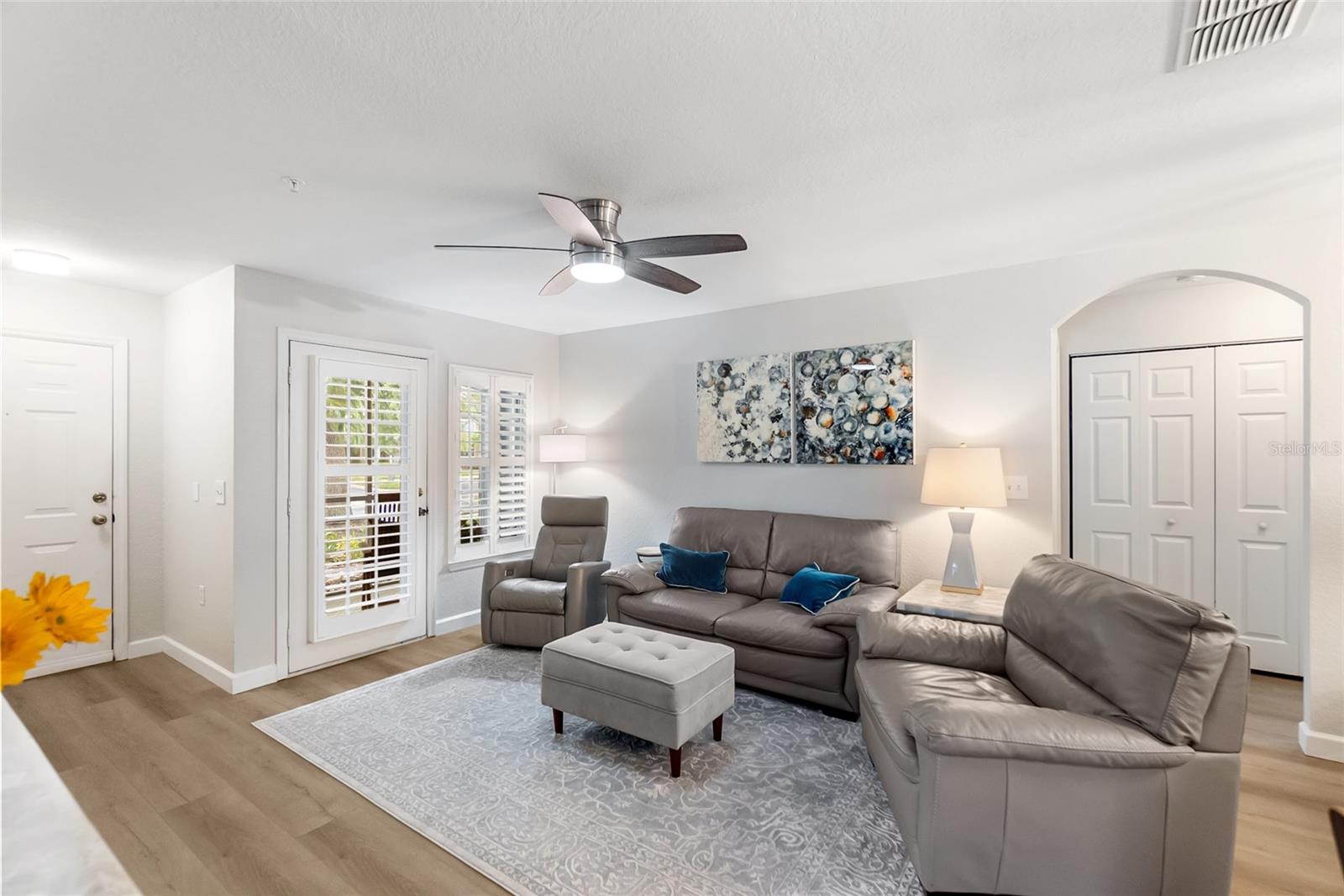 8933 MANOR LOOP #104 — photo 4