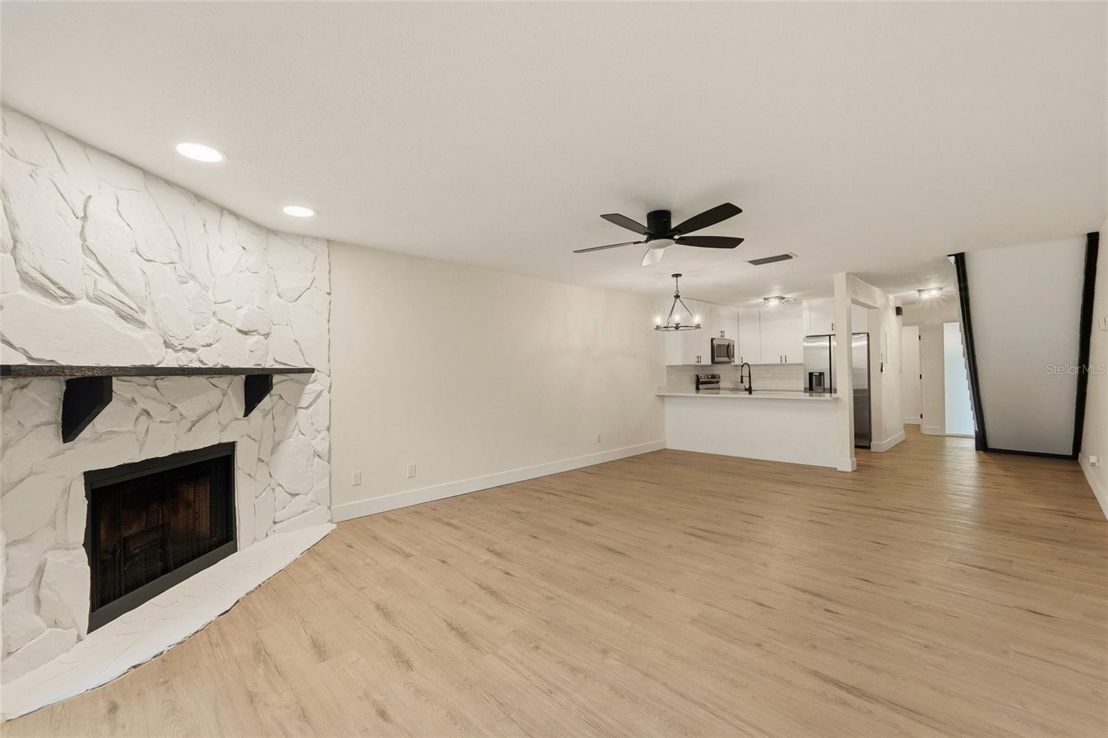 205 SOMERSET LN — photo 15