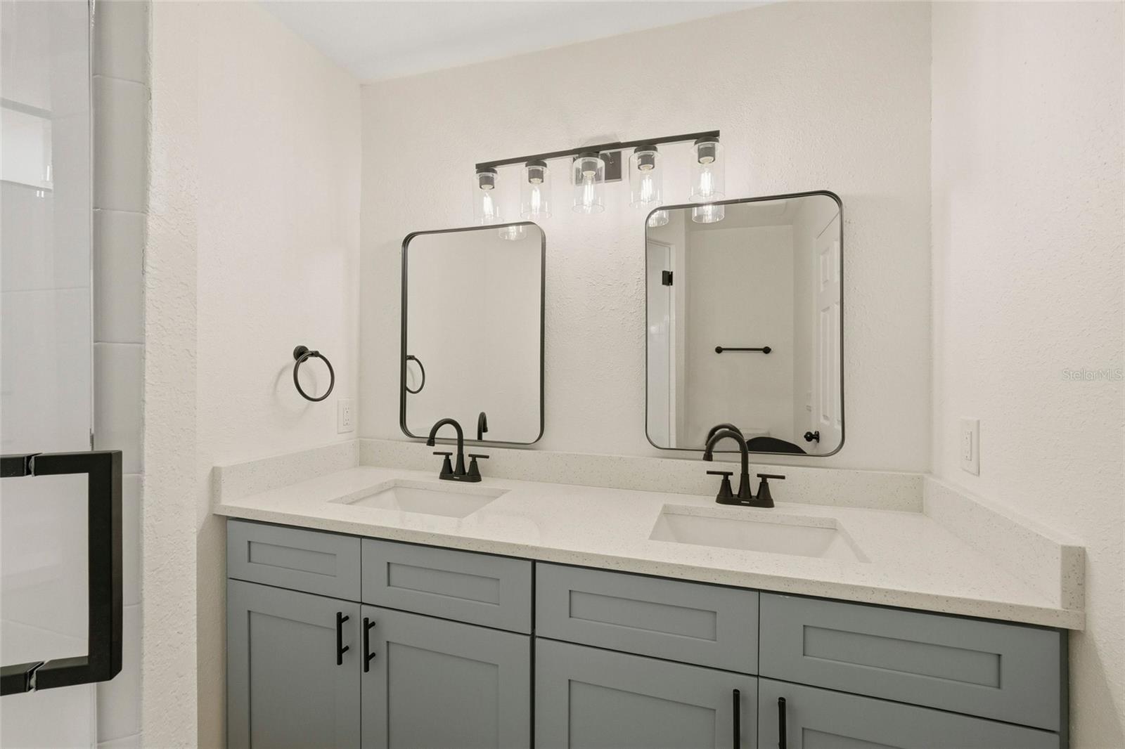 205 SOMERSET LN — photo 27
