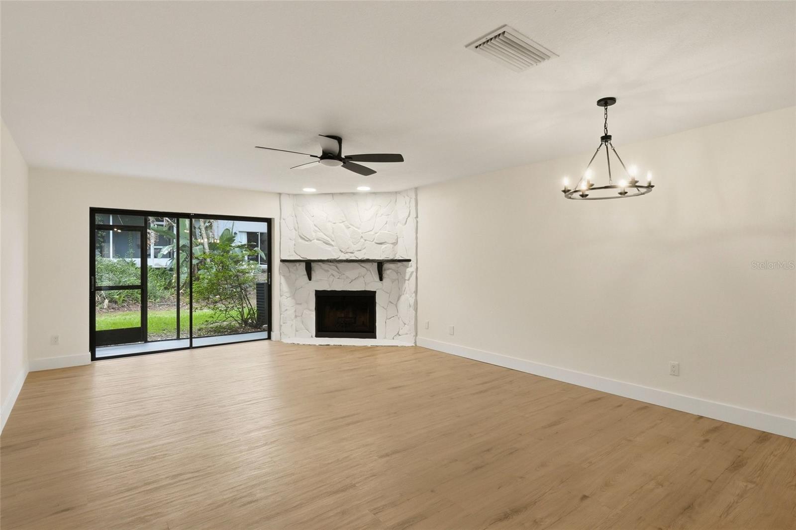 205 SOMERSET LN — photo 13