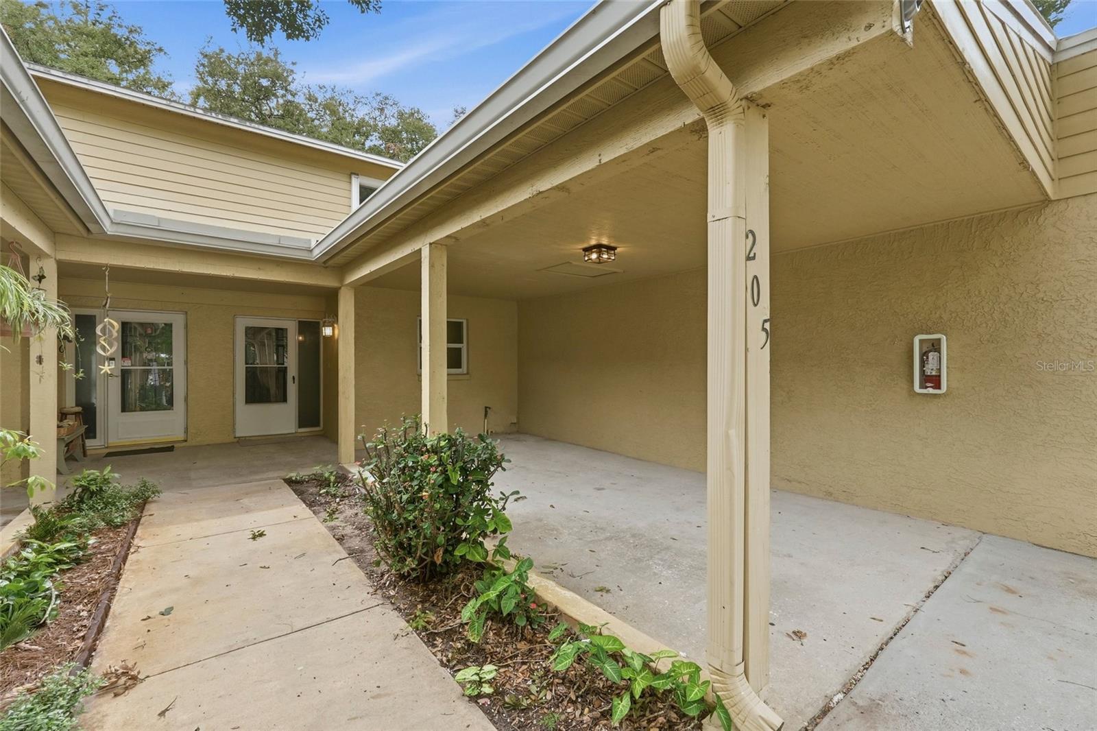 205 SOMERSET LN — photo 35