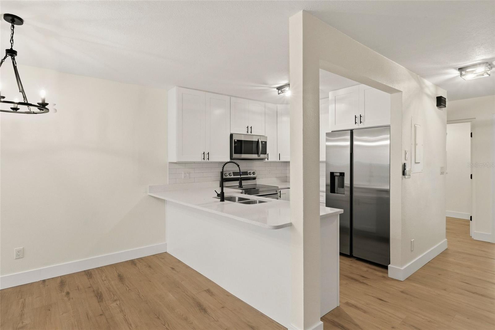 205 SOMERSET LN — photo 9